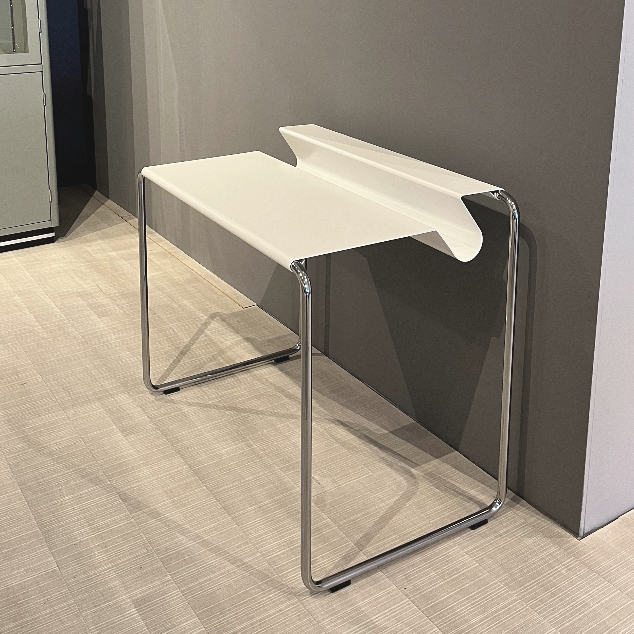 PS 07 Sekretär Stahl Signalweiß