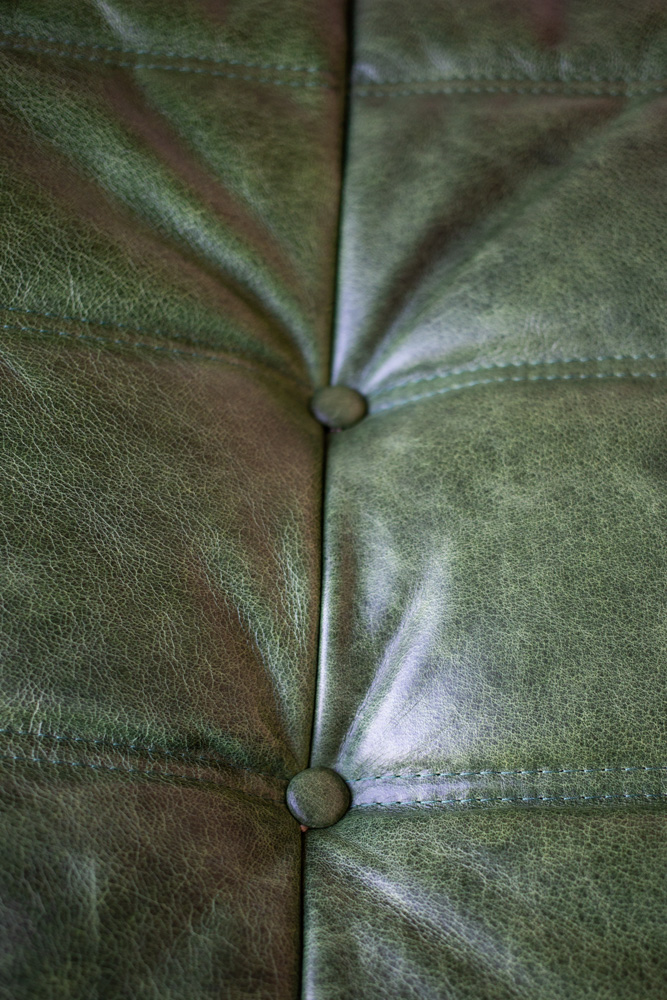 Togo Sofa 2-Sitzer Pull-Up-Leder Grün