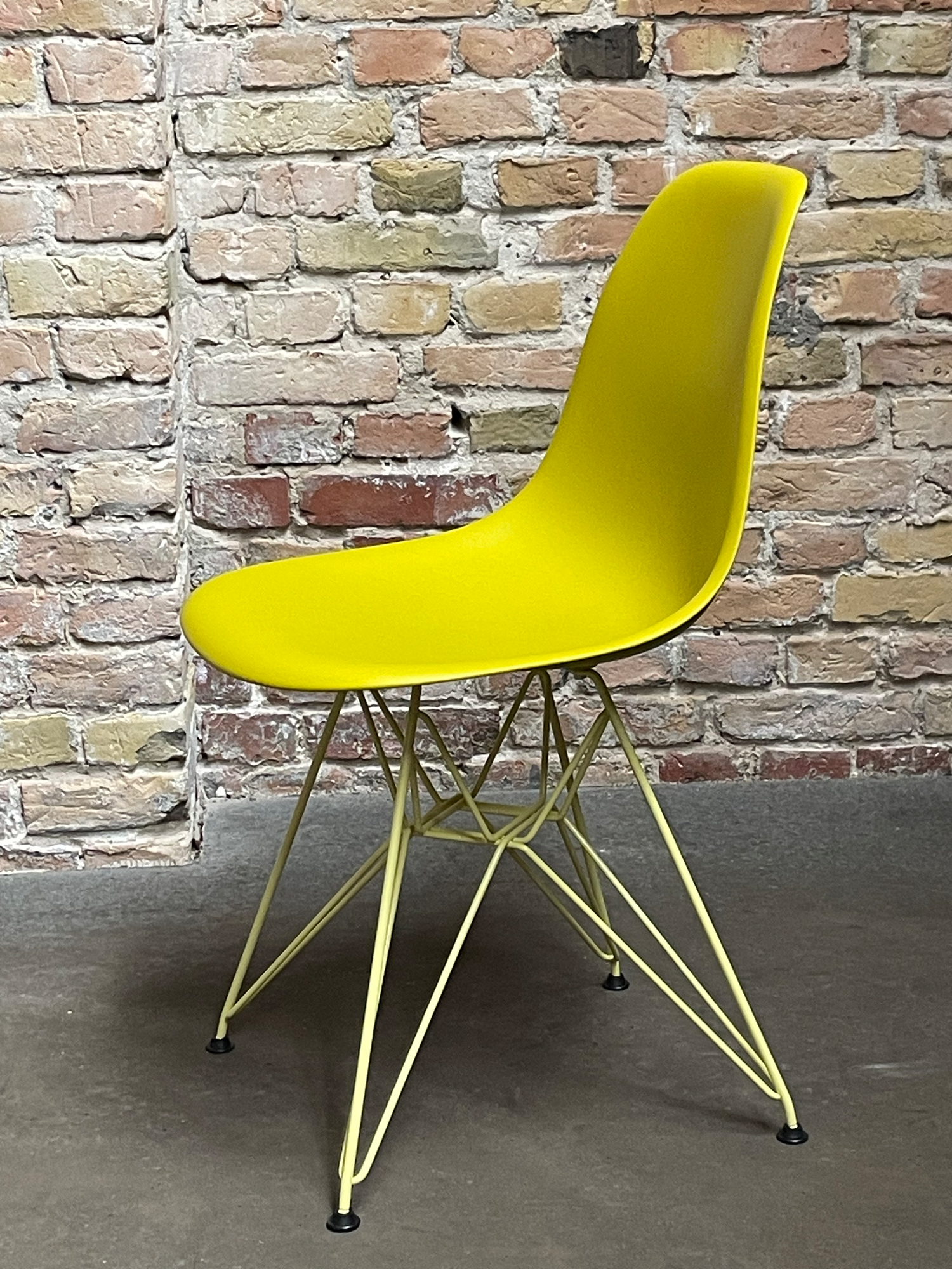 Eames Plastic DSR Colours Stuhl Gelb