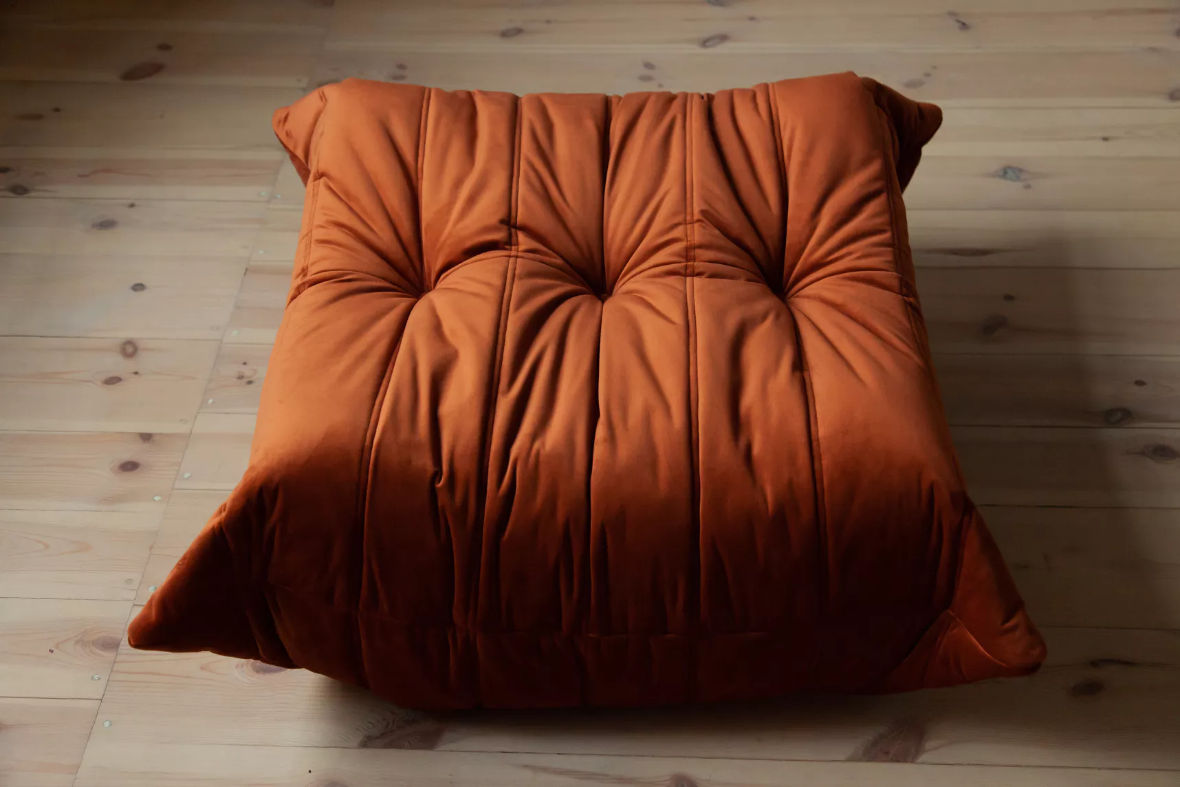 Togo Ottoman Velvet Amber-Orange