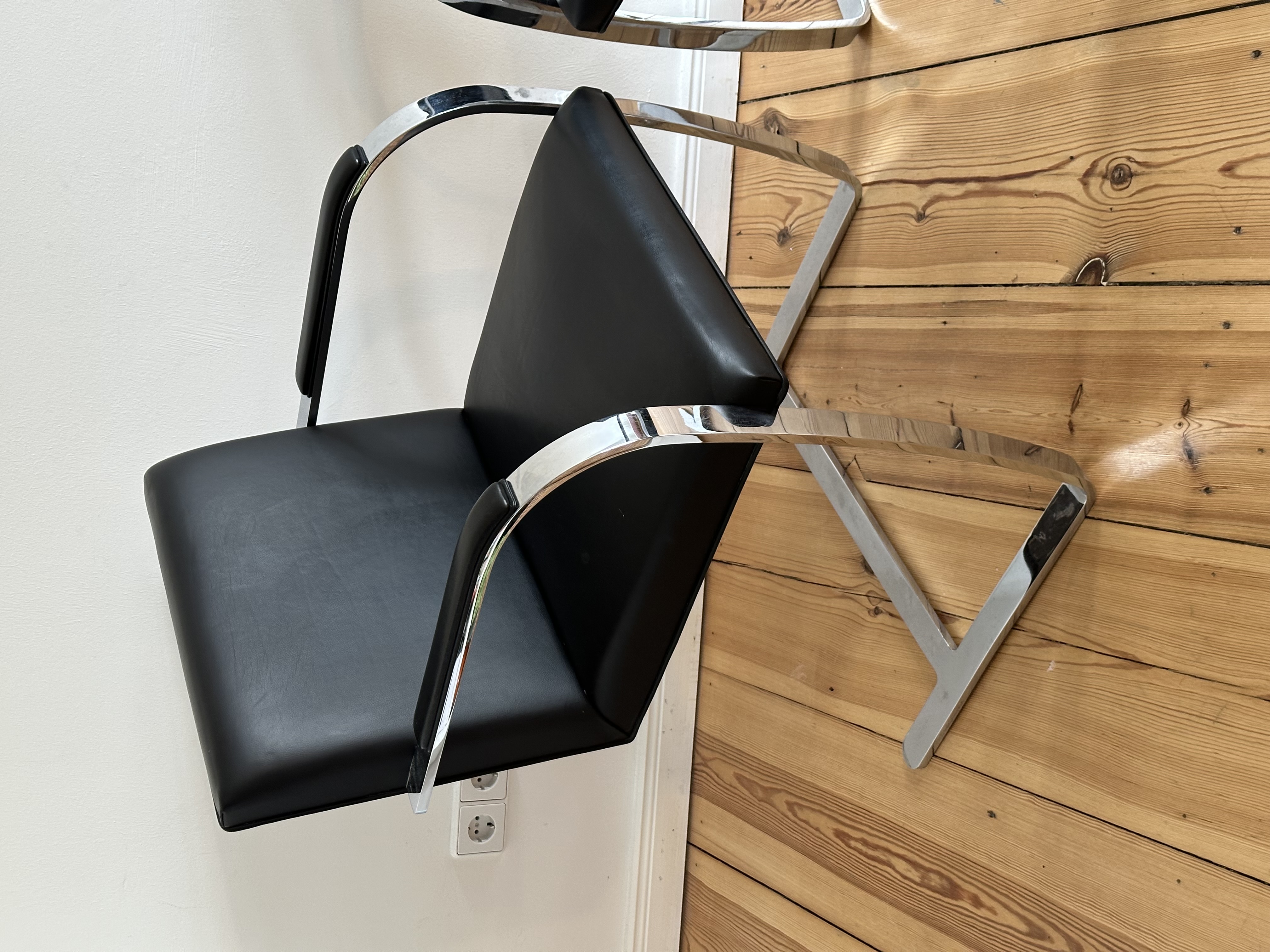 2x Knoll Brno Cantilever Chair Black