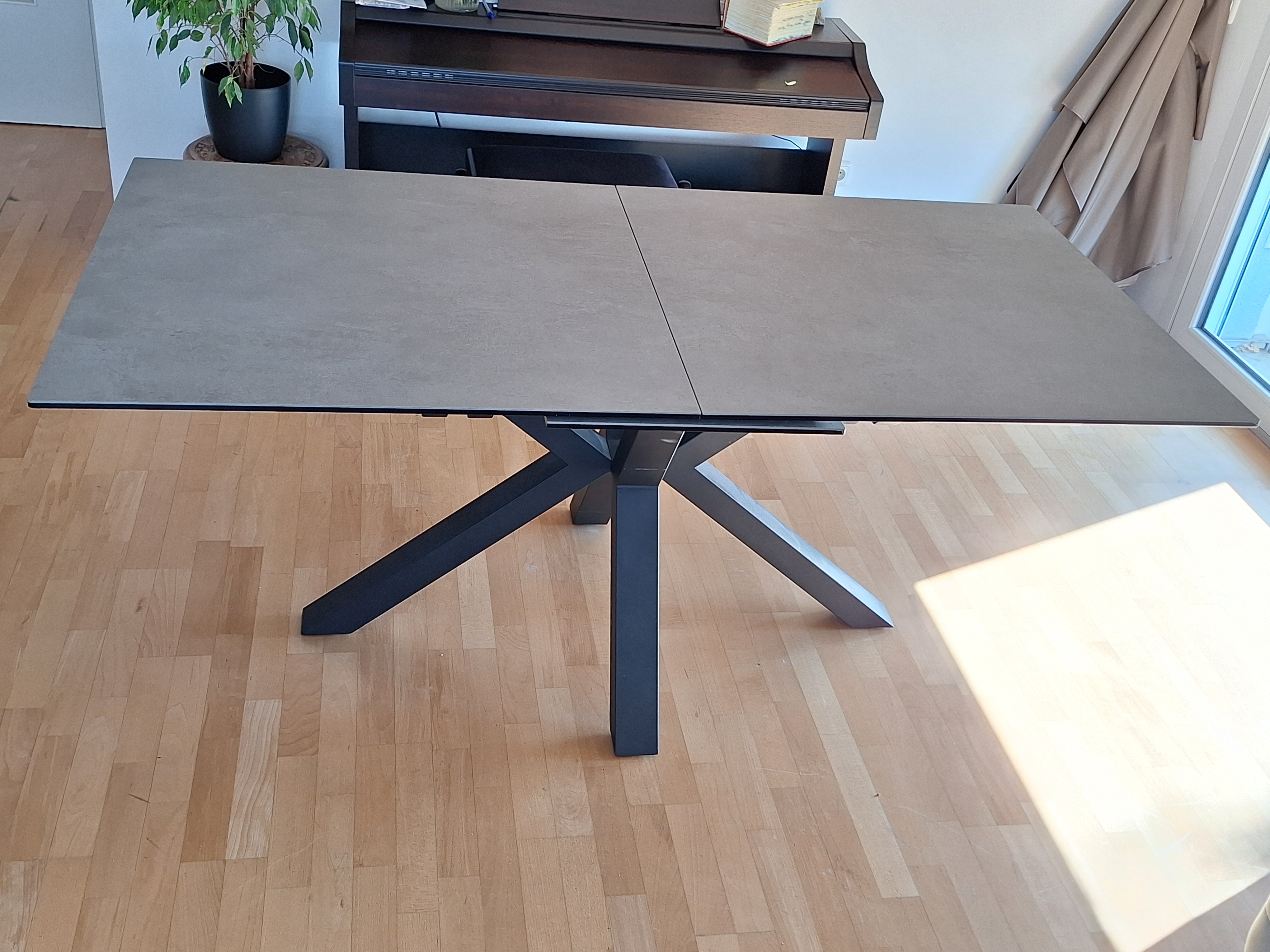 Moderner ETERNITY Esstisch mit Beton-Optik Keramik