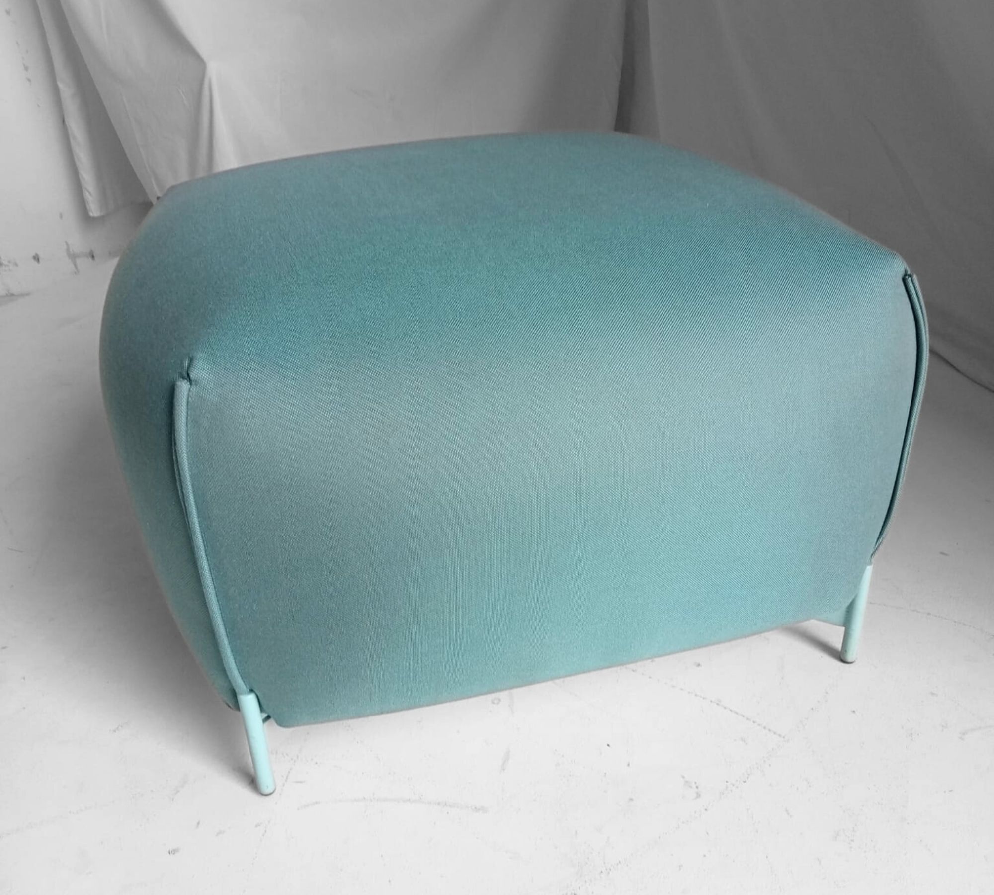 Mochi Pouf Textil Metall Blau