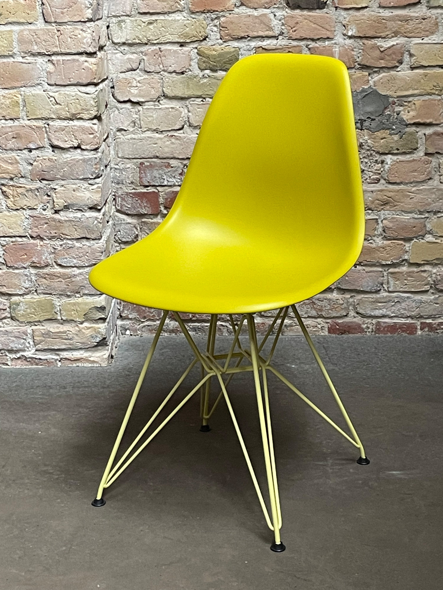 Eames Plastic DSR Colours Stuhl Gelb