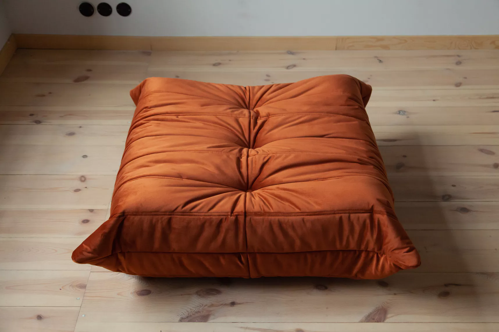 Togo Ottoman Velvet Amber-Orange