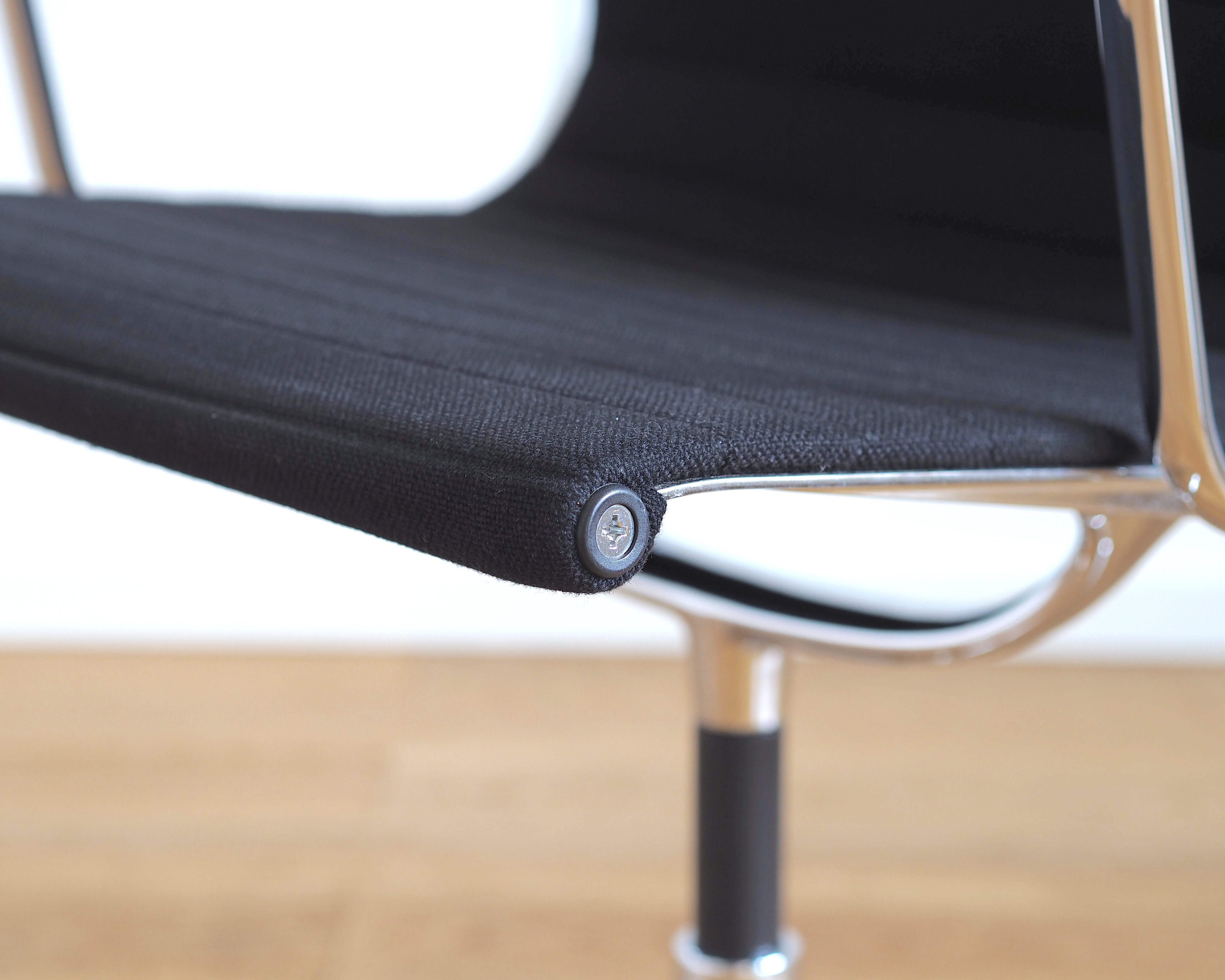 Aluminium Chair EA 107 Hopsack Black