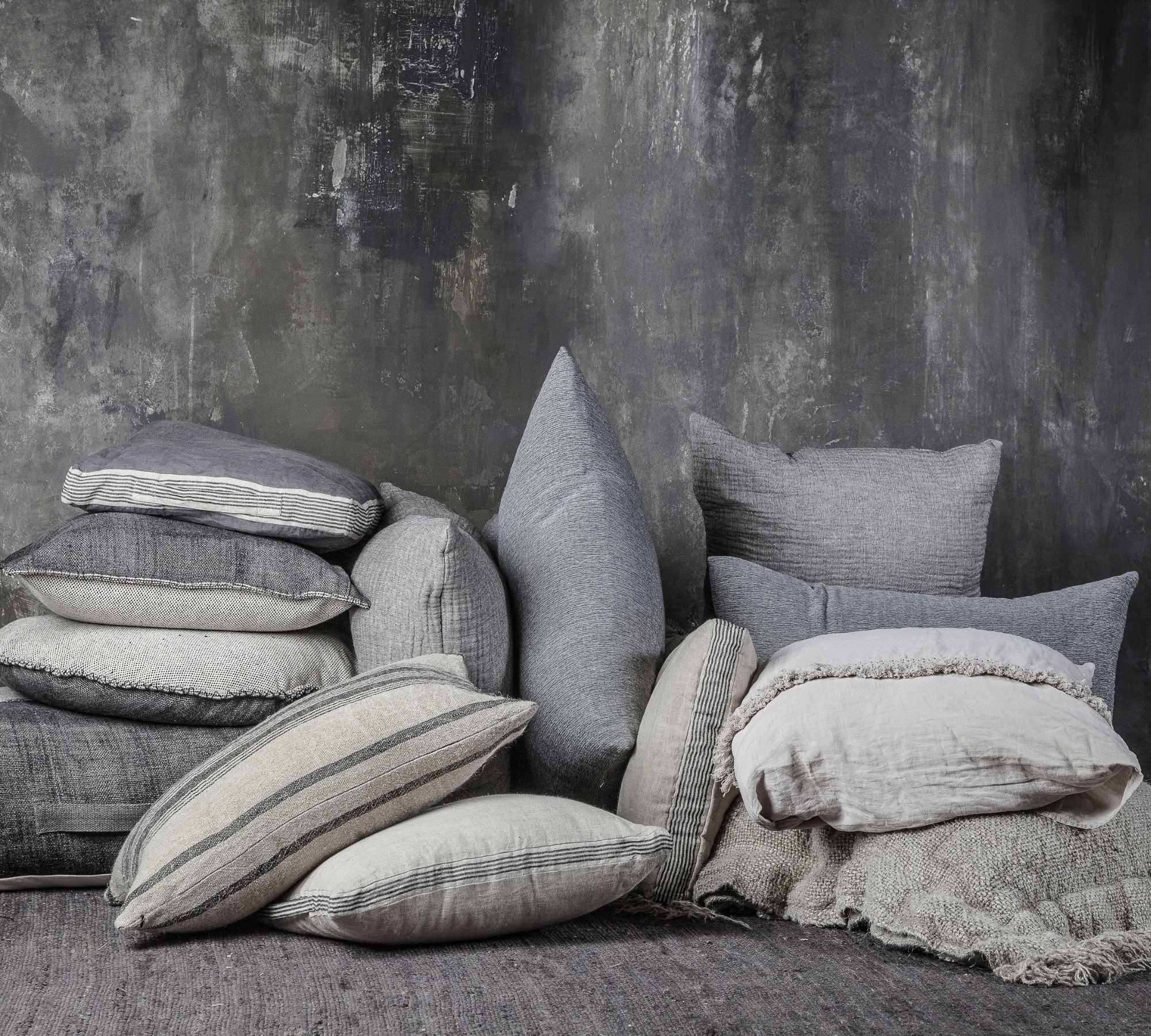 Großes Kissen aus Naturleinen mit Füllung Weiß 65 x 65cm