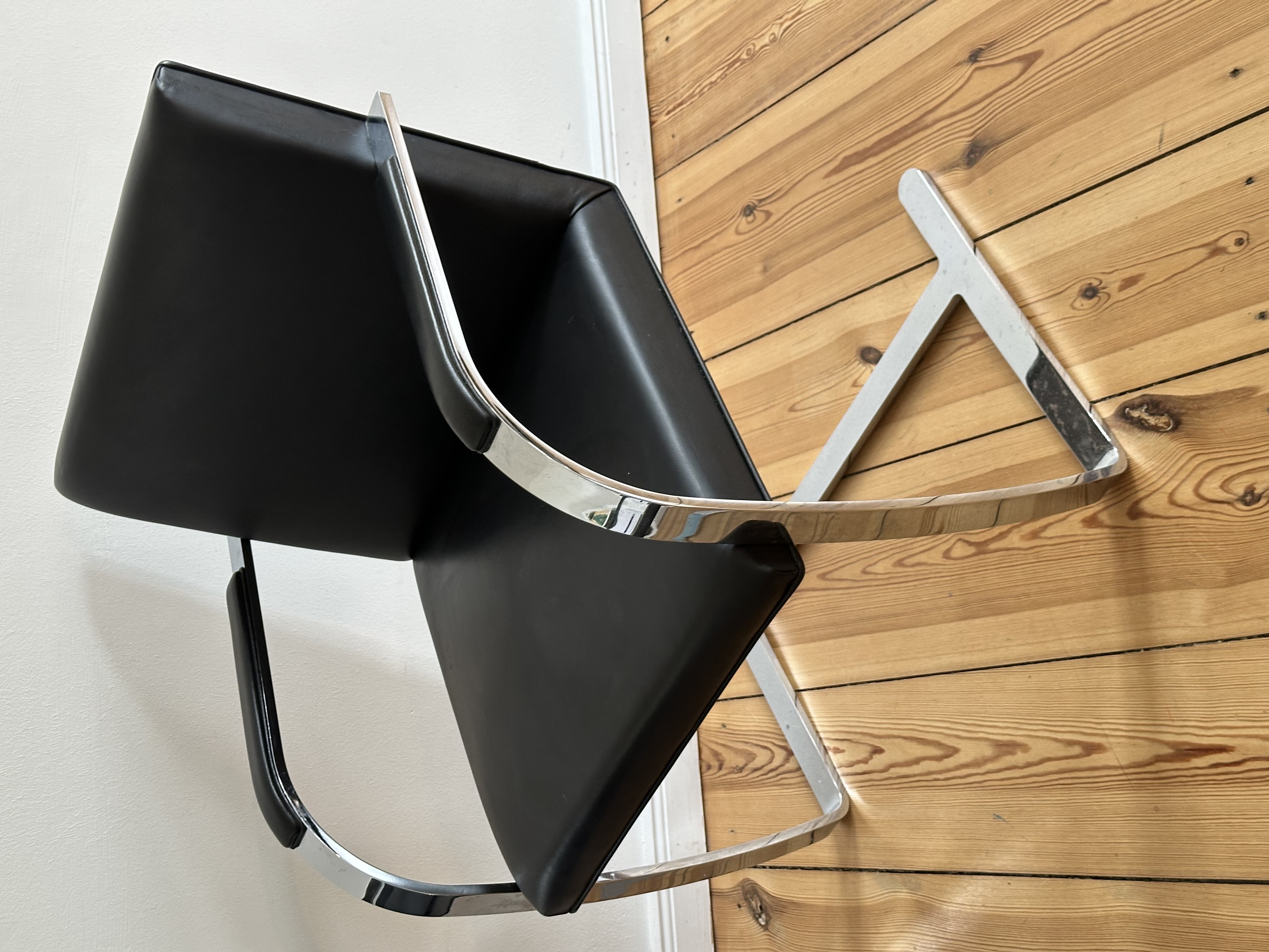 2x Knoll Brno Cantilever Chair Black