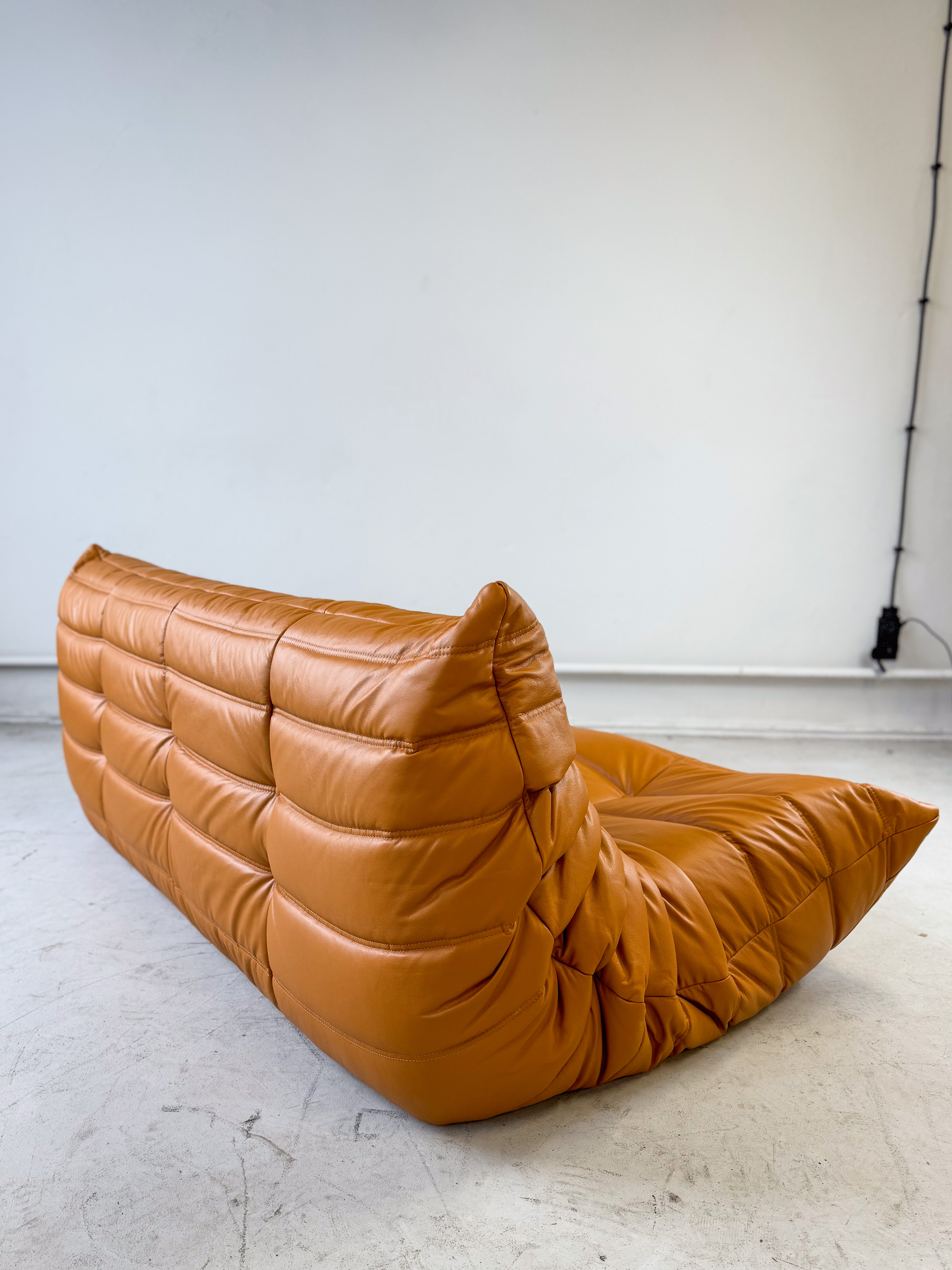 Togo Sofa 3-Sitzer Hochglanzleder Cognac Hell