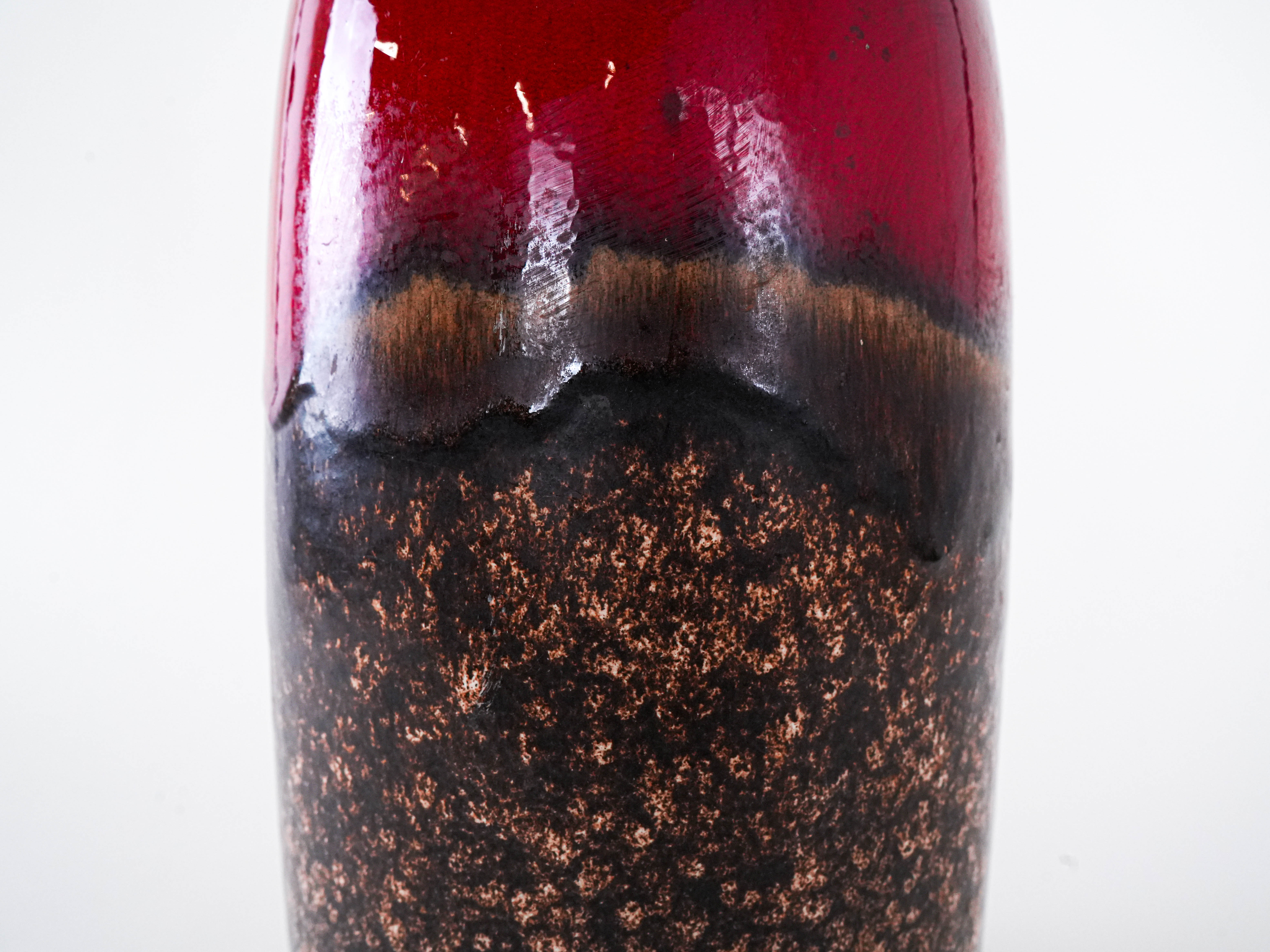 Model 553-38 Ceramic vase Red