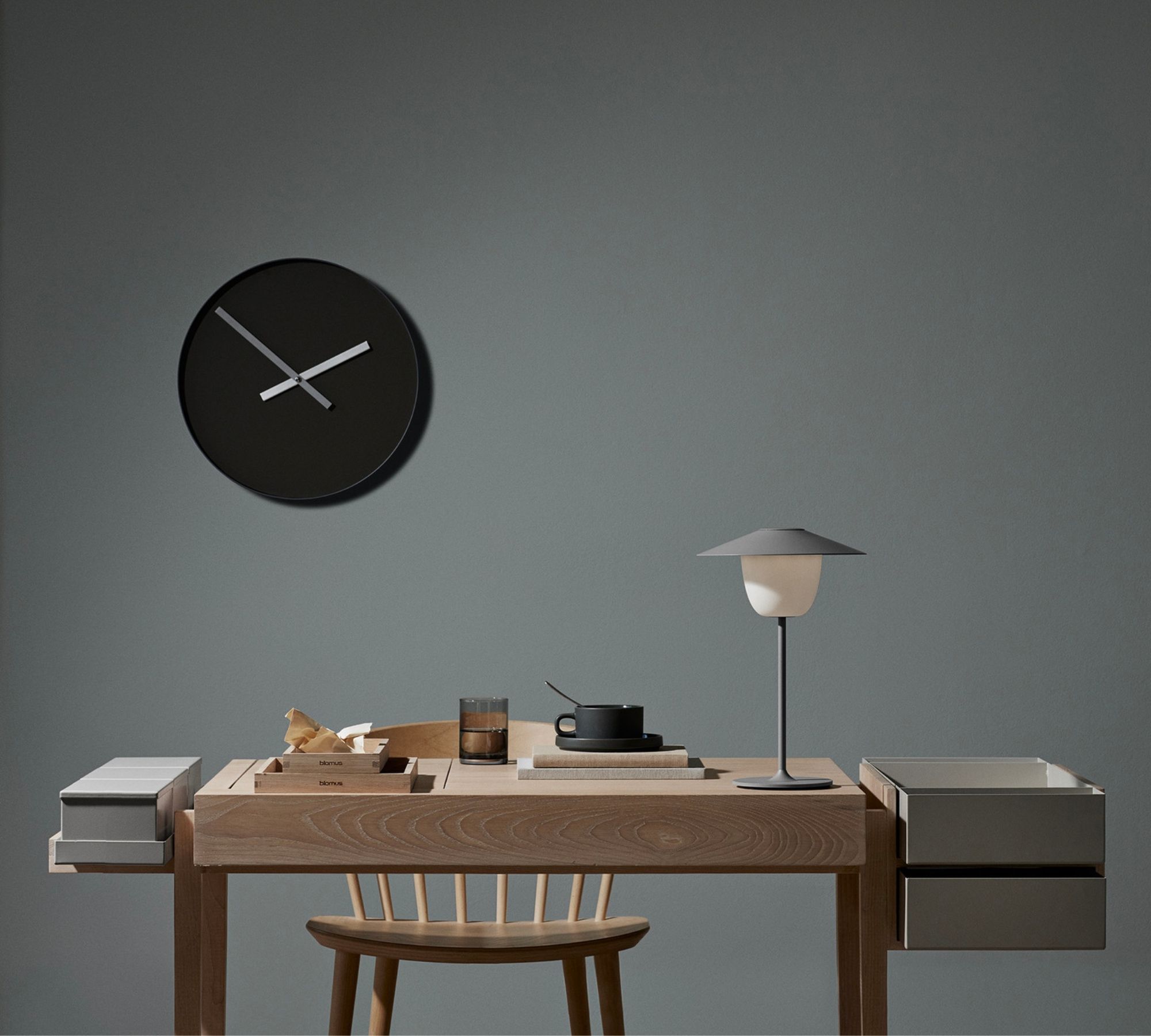 Rim Wanduhr Stahl Grau