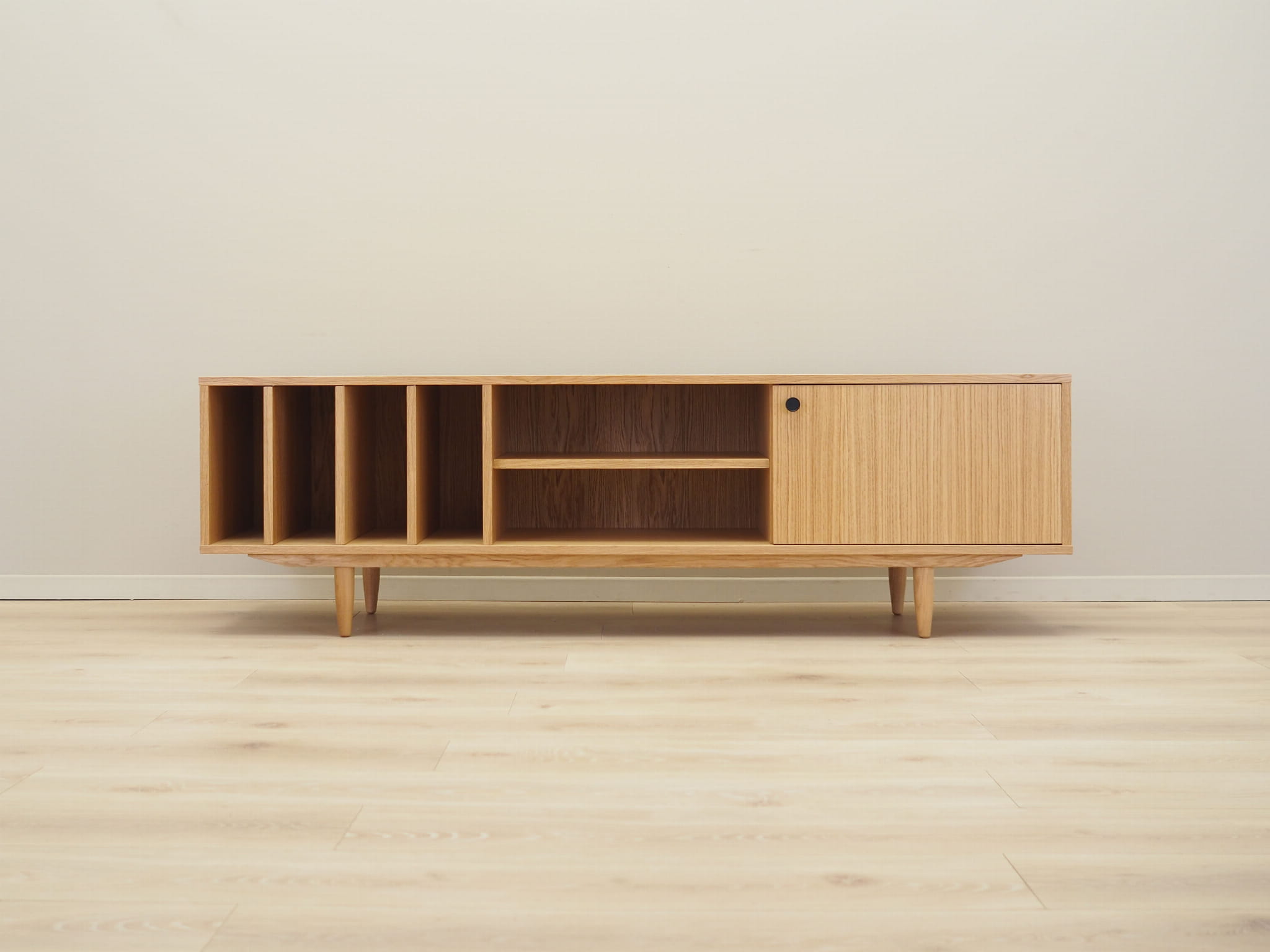 D-S19 Vinylschrank Eichenfurnier