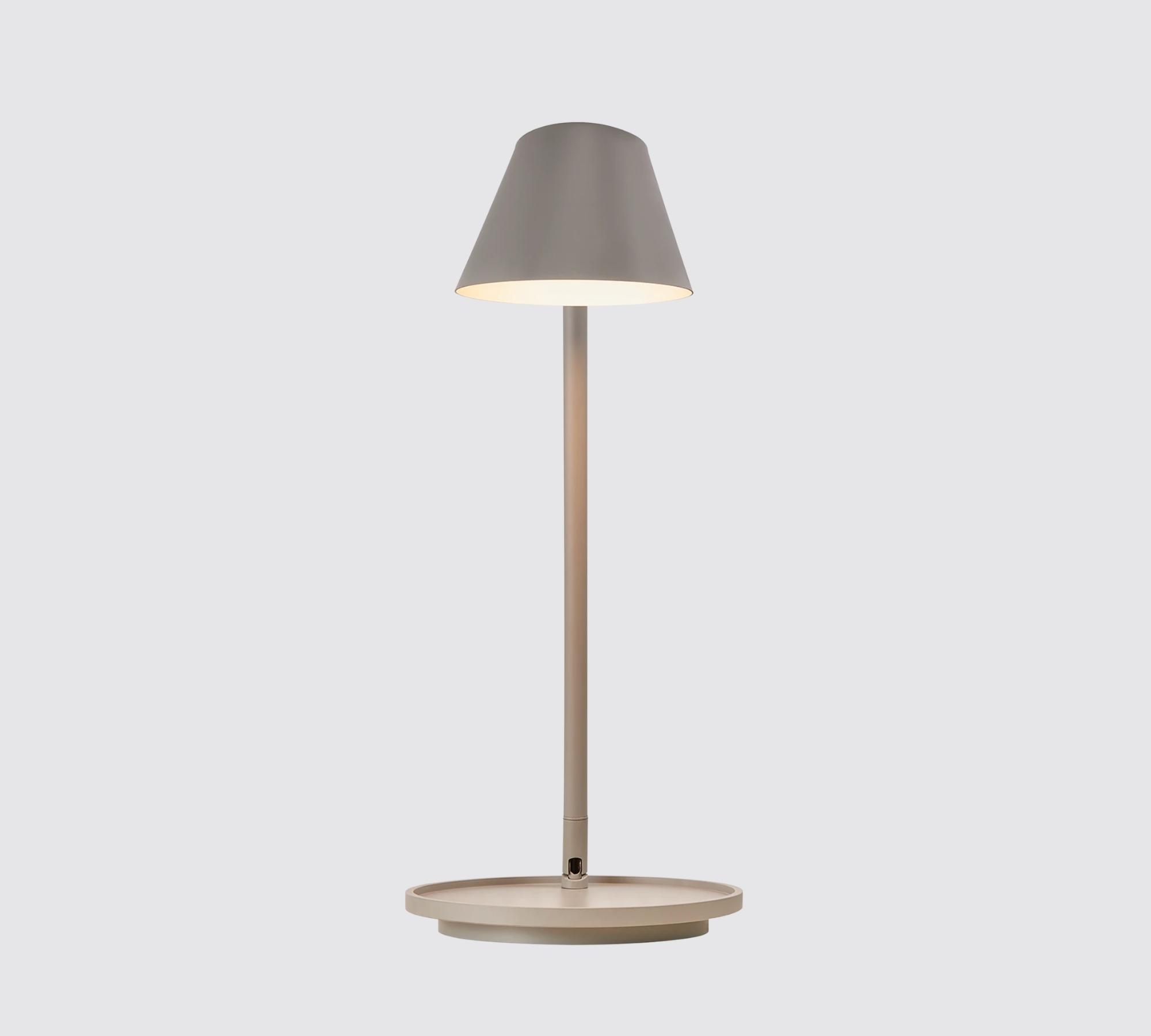 LED-Tischleuchte mit USB-Steckdose Grau