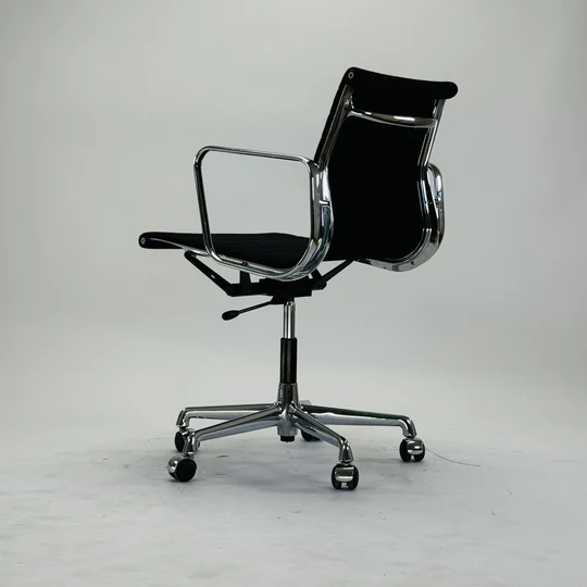 Eames EA 117 Stuhl Aluminium Schwarz