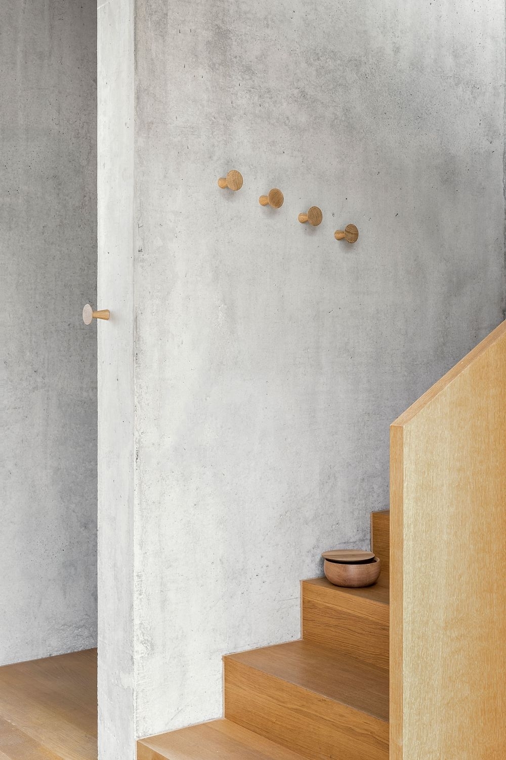 Cone Wandhaken Holz Metall Rosa