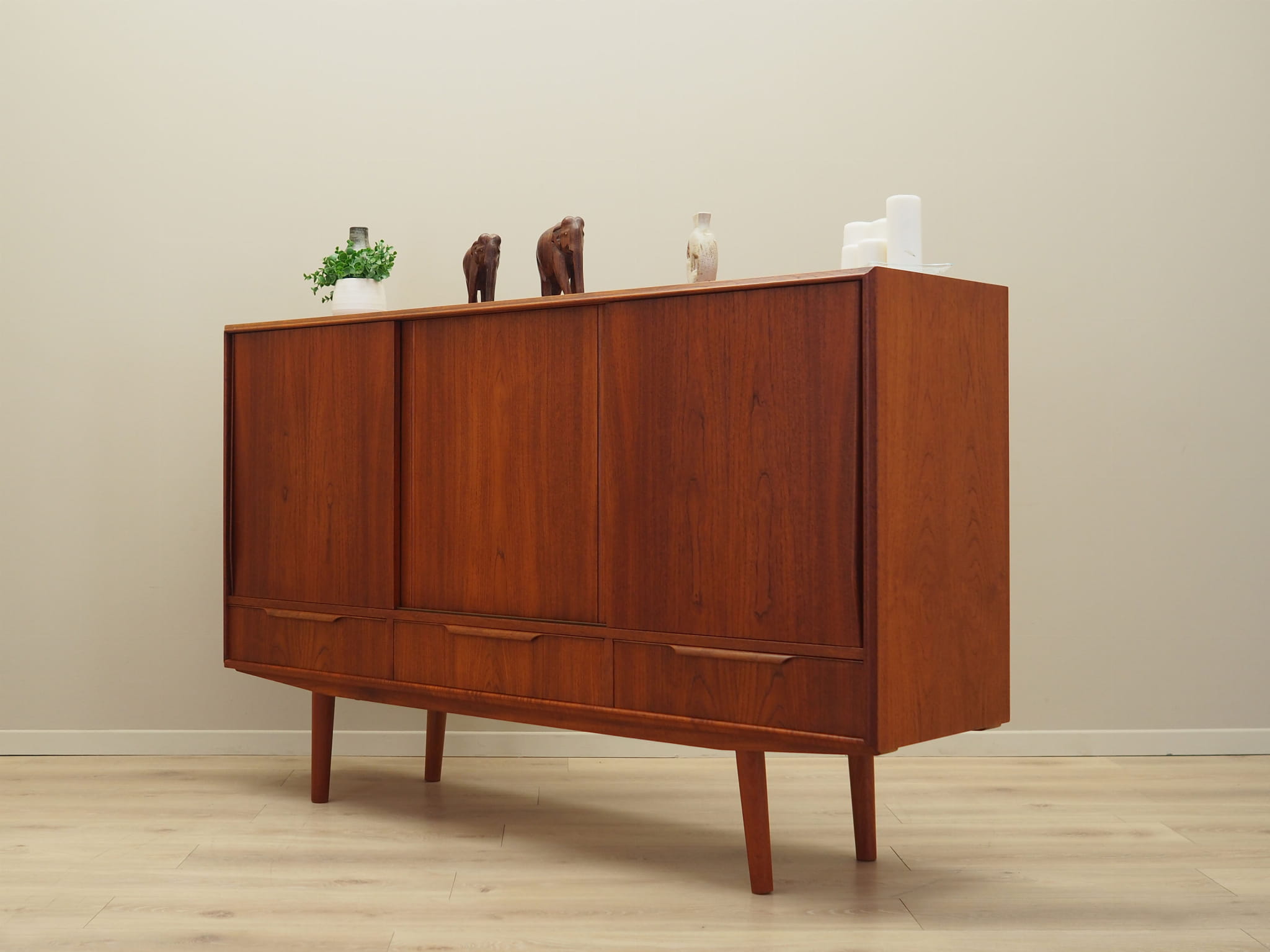 Highboard Teakholz Braun 1970er Jahre