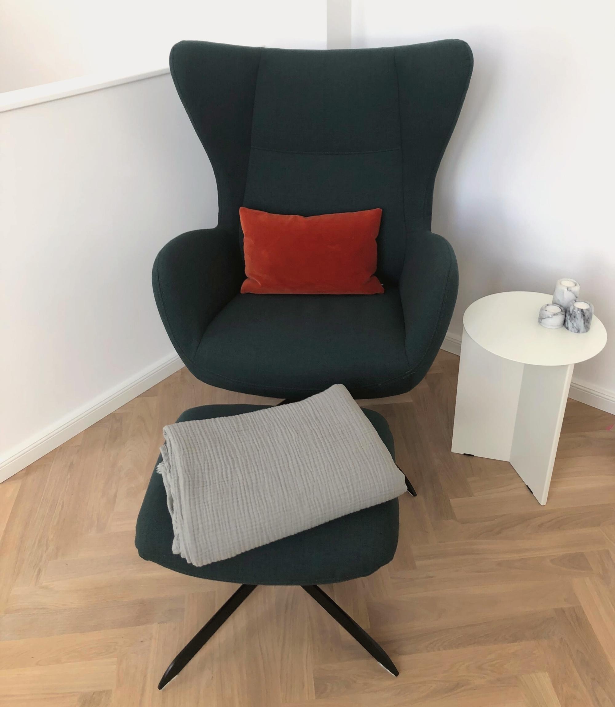 Bolia Solo Drehsessel mit Hocker