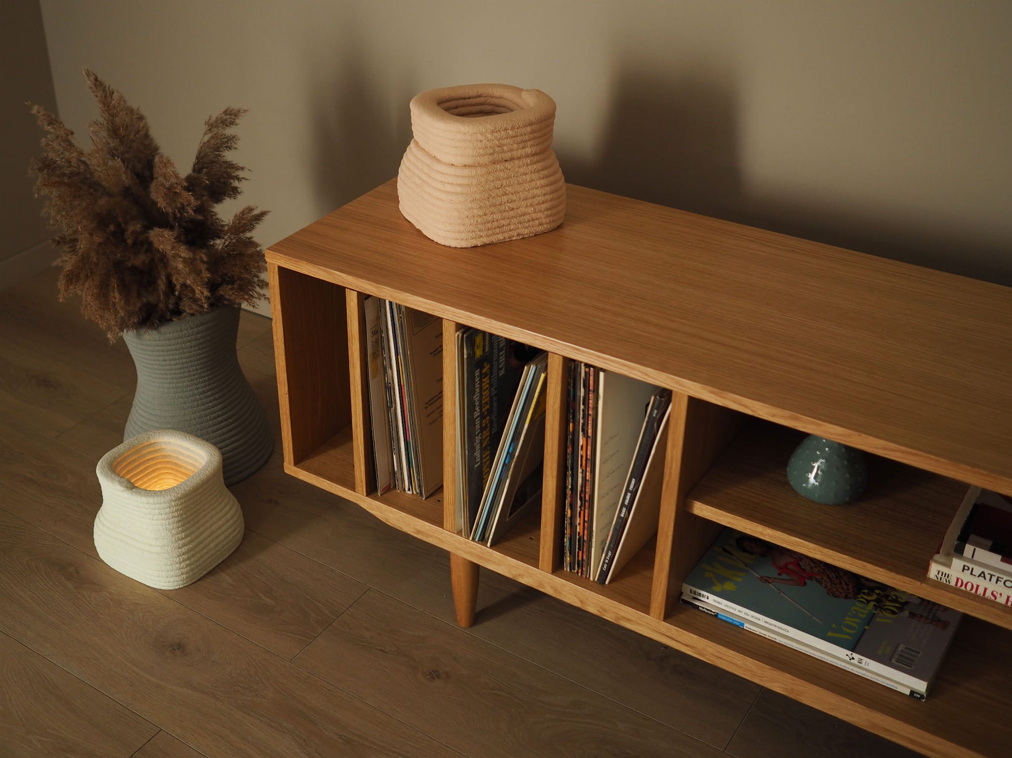 D-S19 Vinylschrank Eichenfurnier