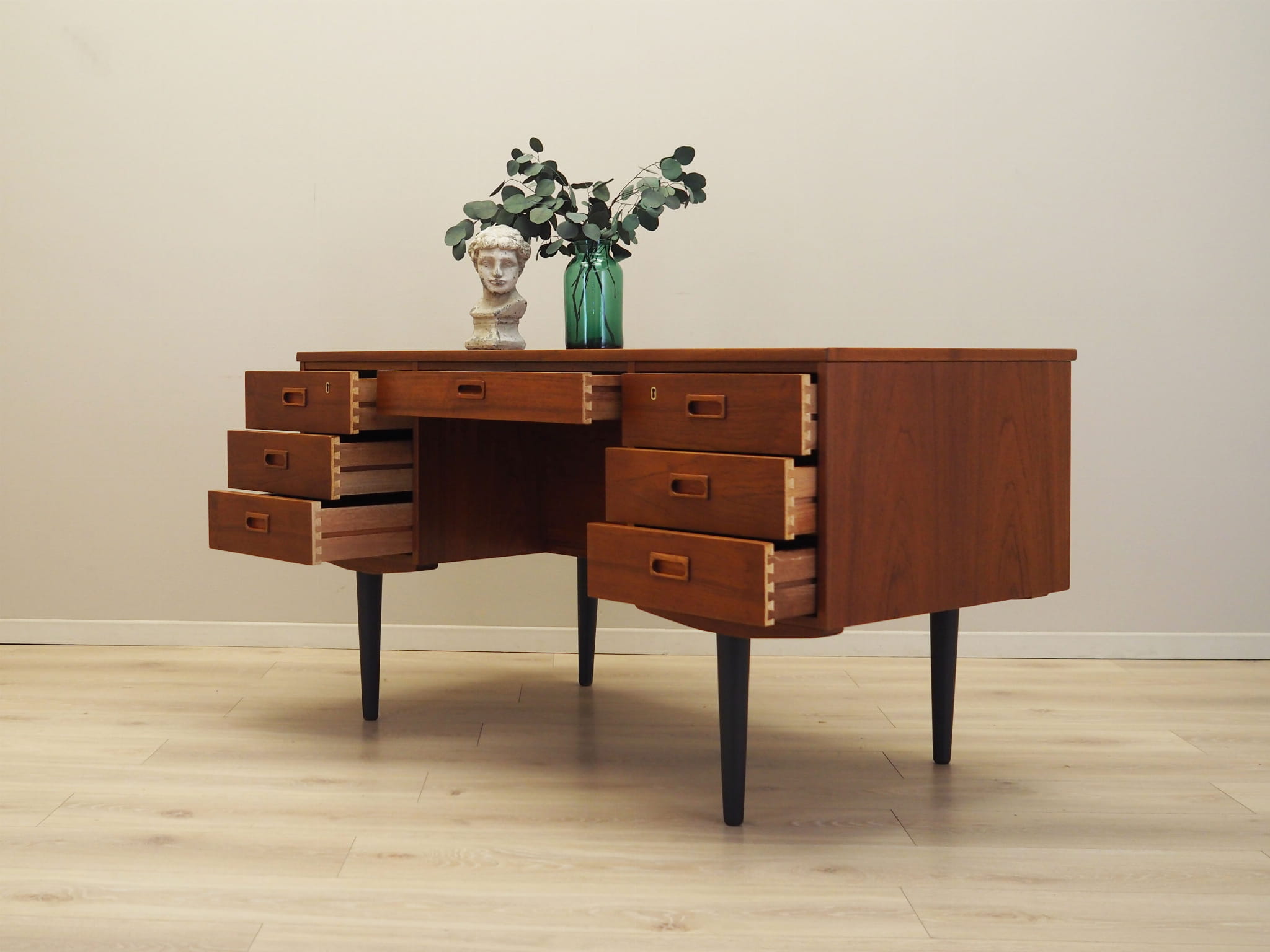 Schreibtisch Teakholz 1970er Jahre