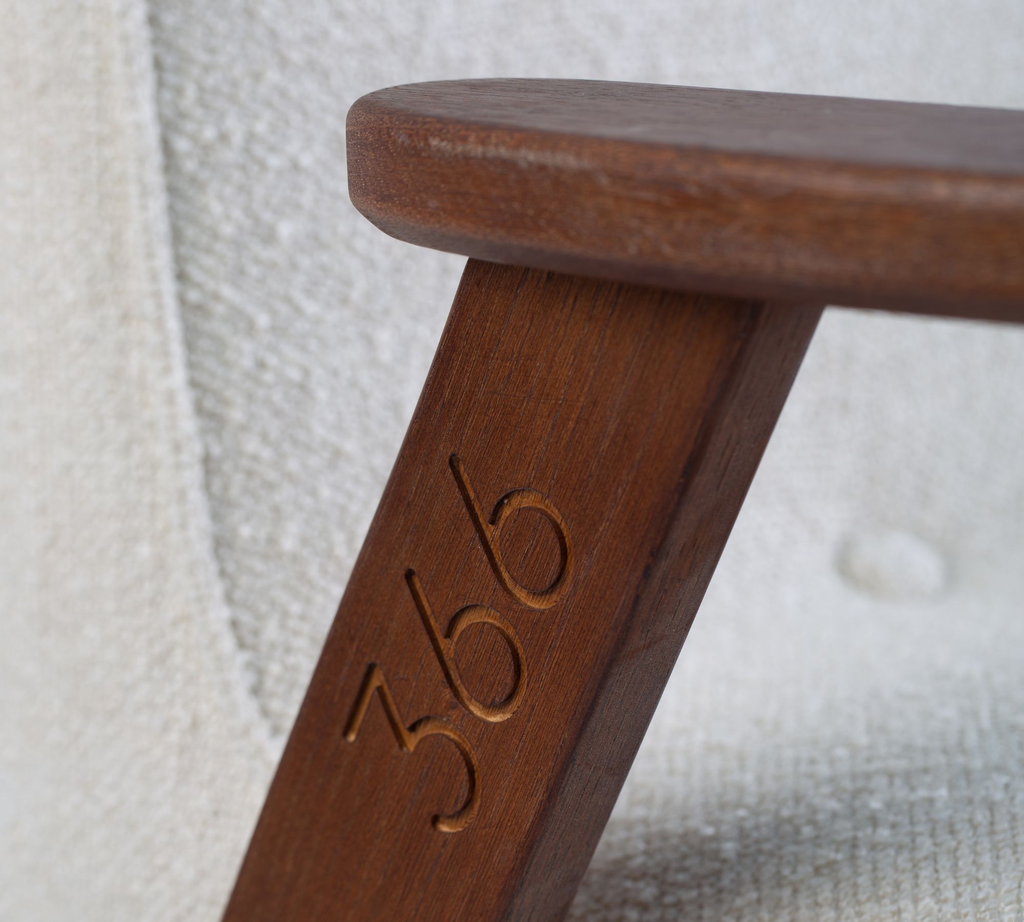 366 Sessel Holz Textil Weiß