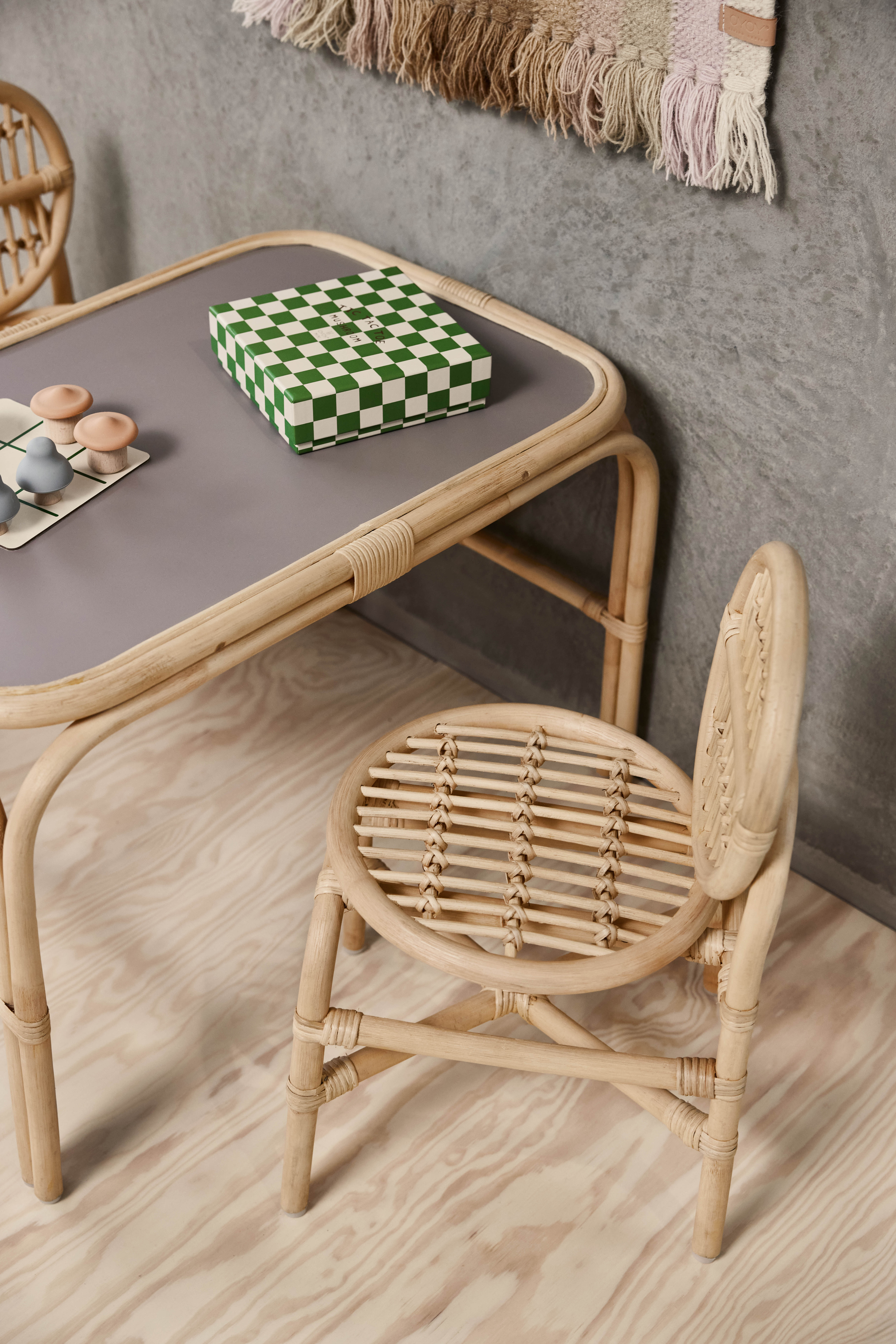 TicTacToe Spiel Pilzform Holz Grau