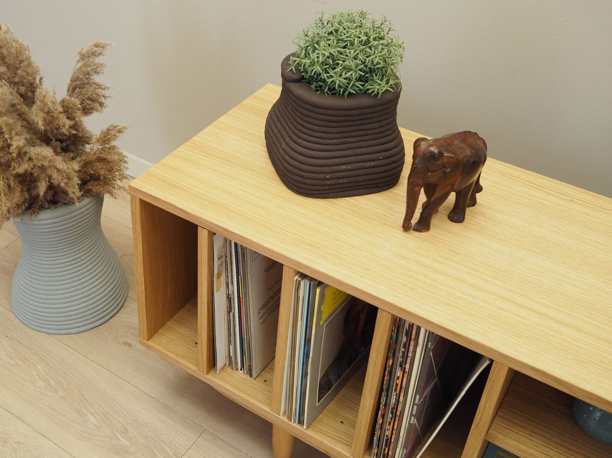 D-S19 Vinyl cabinet Oak veneer