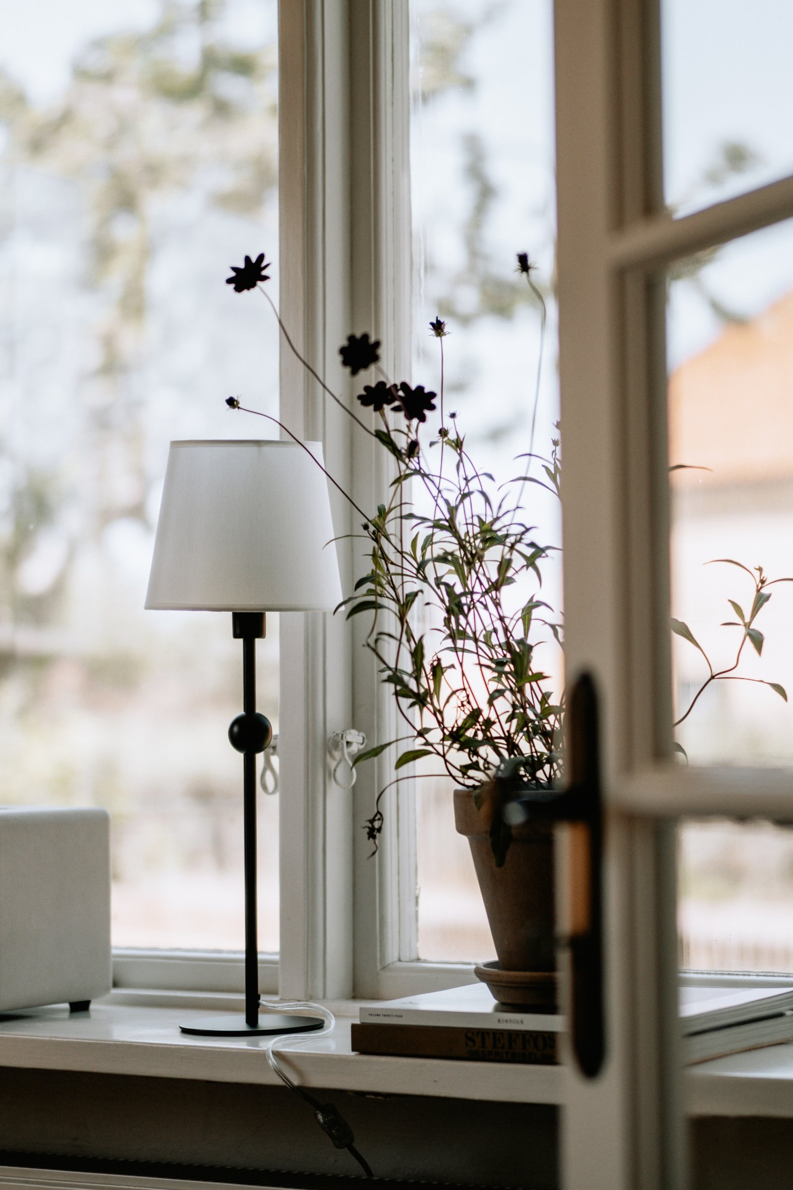 Astrid Table Lamp Black