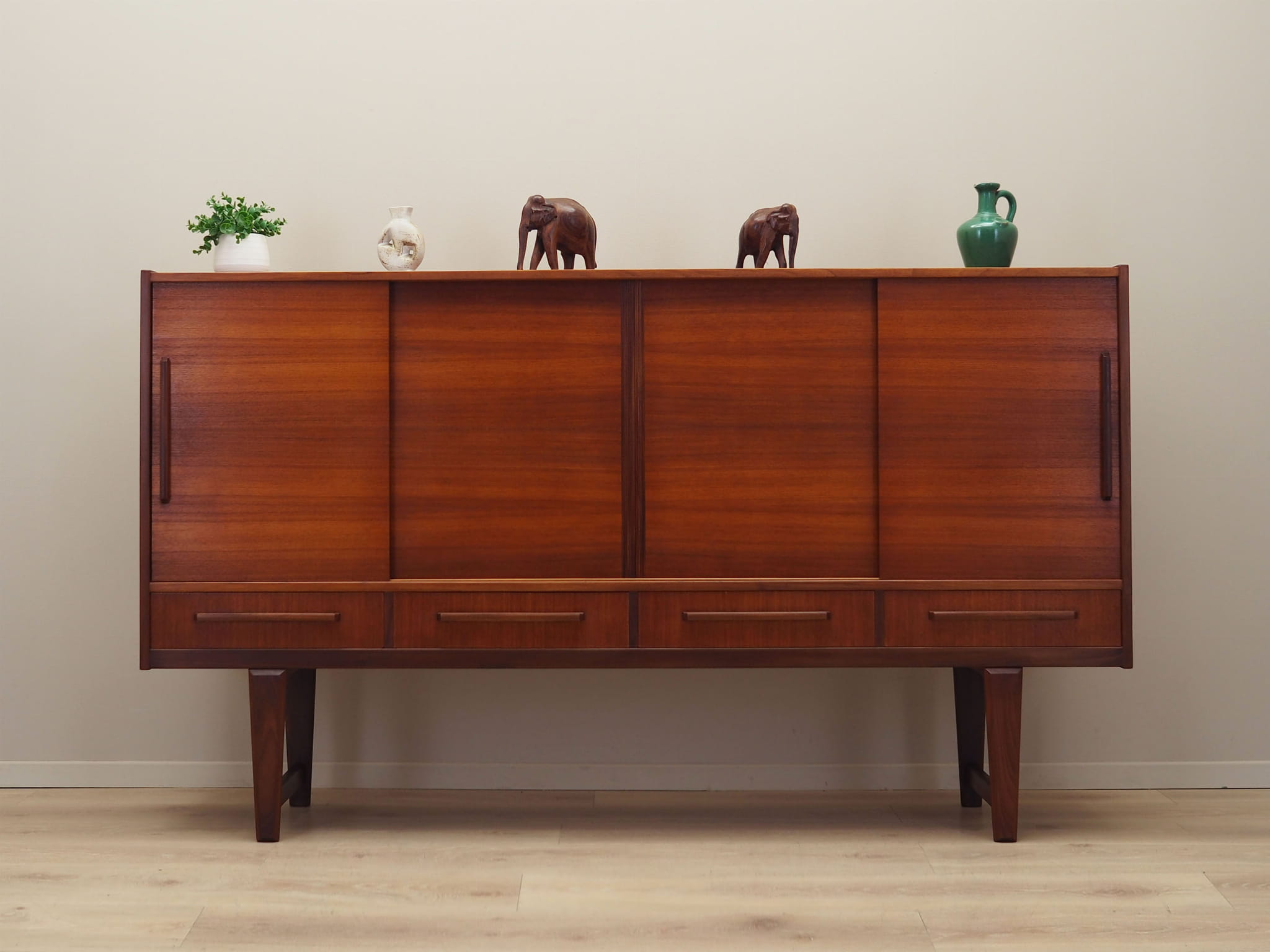 Vintage Highboard Teakholz Braun 1960er Jahre