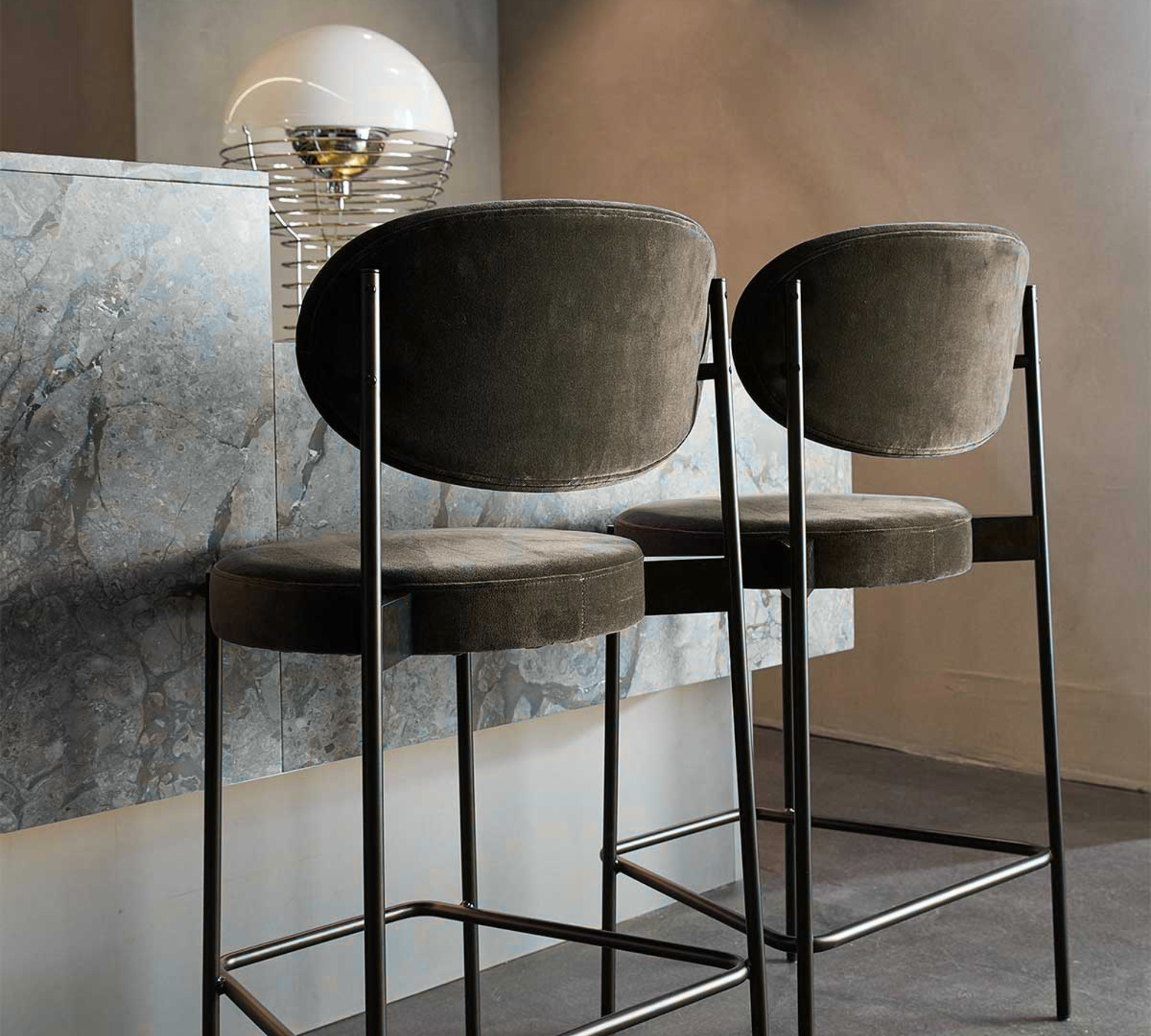 Series 430 Hocker Samt Taupe
