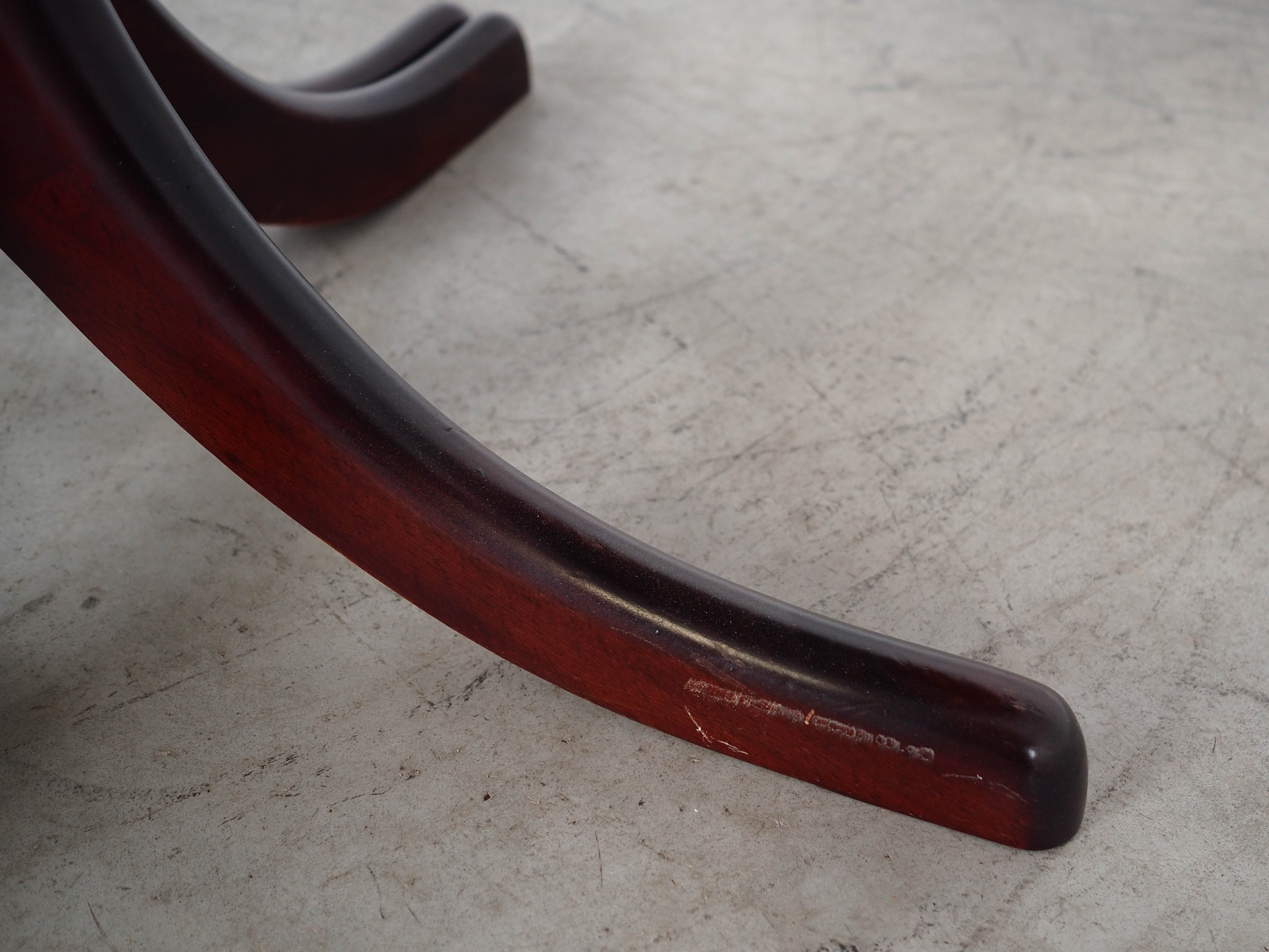 Mahogany table Dark brown 1970s Ø115cm