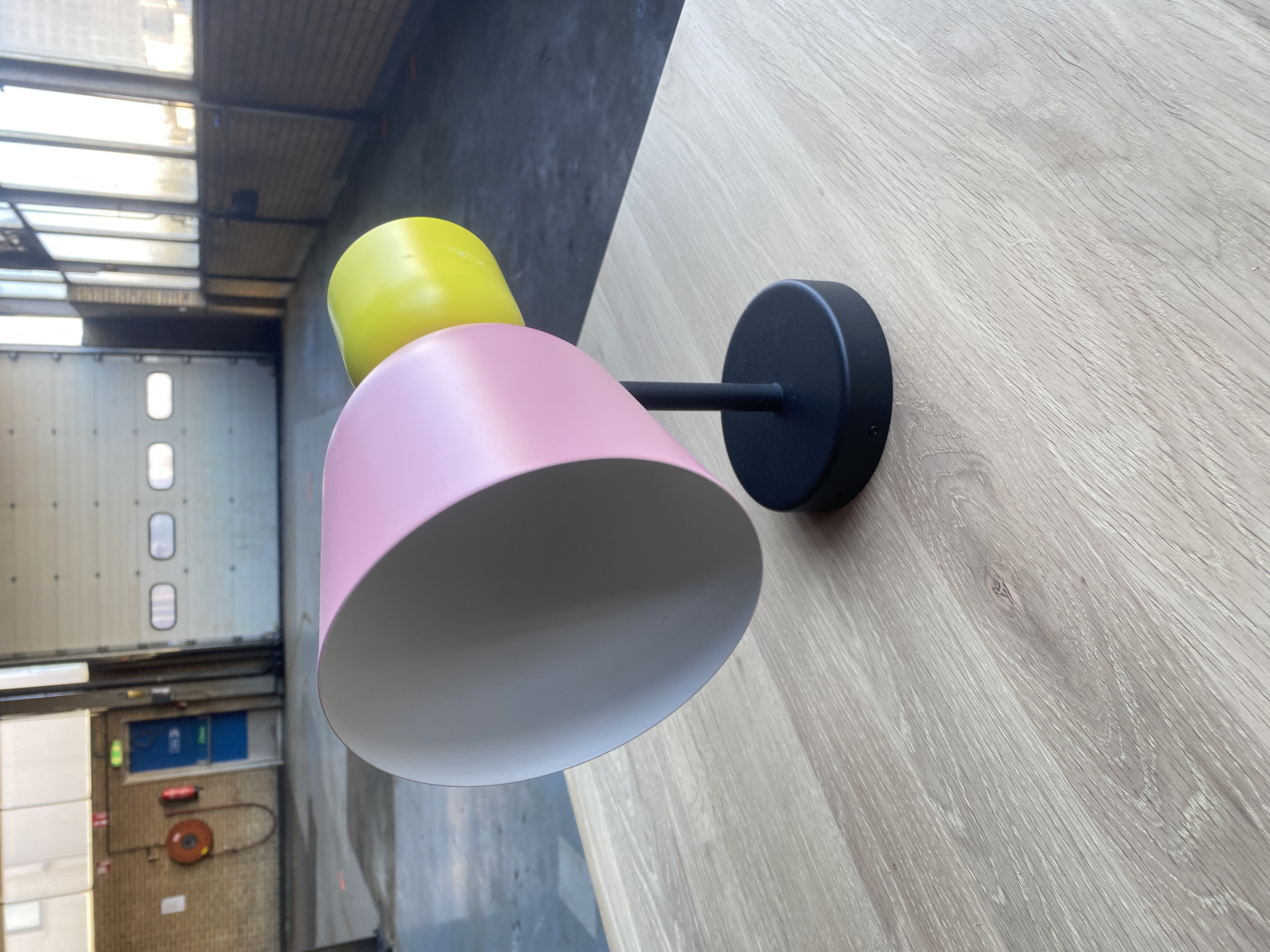 Alphabeta Wandlampe Stahl Gelb Rosa