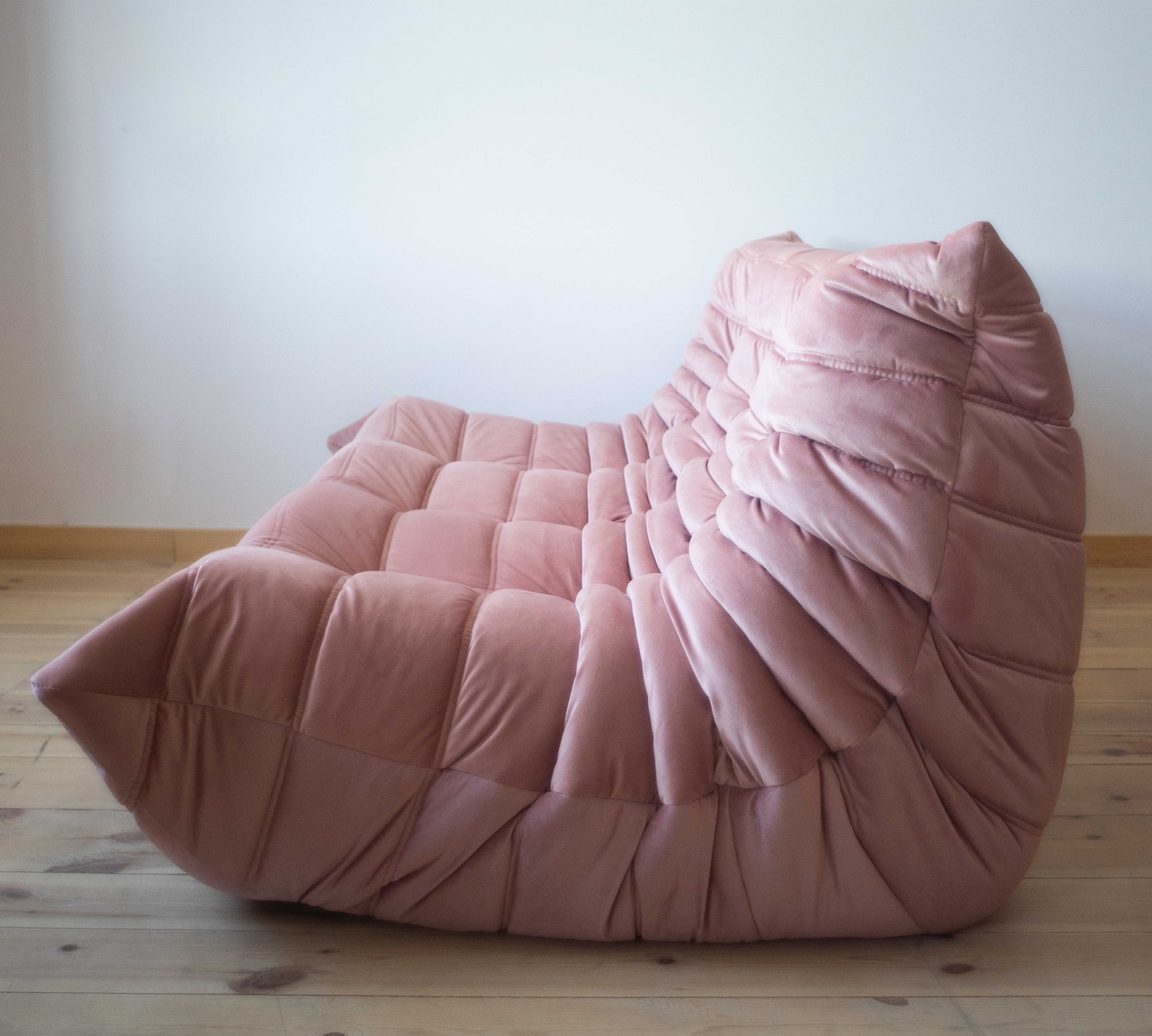 Divano Togo 3 posti velluto rosa perla