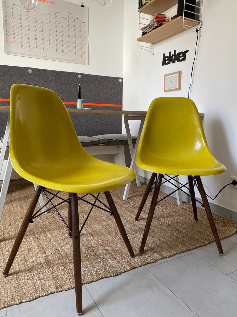 2x Eames Fiberglas Side Chair by Herman Miller Ockergelb