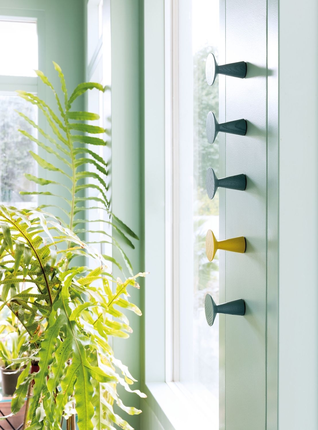 Cone Wandhaken Holz Metall Rosa