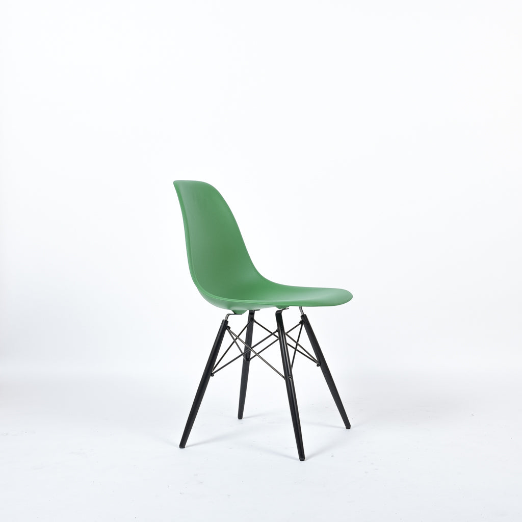 Eames Plastic Side Chair DSW Dunkelgrün