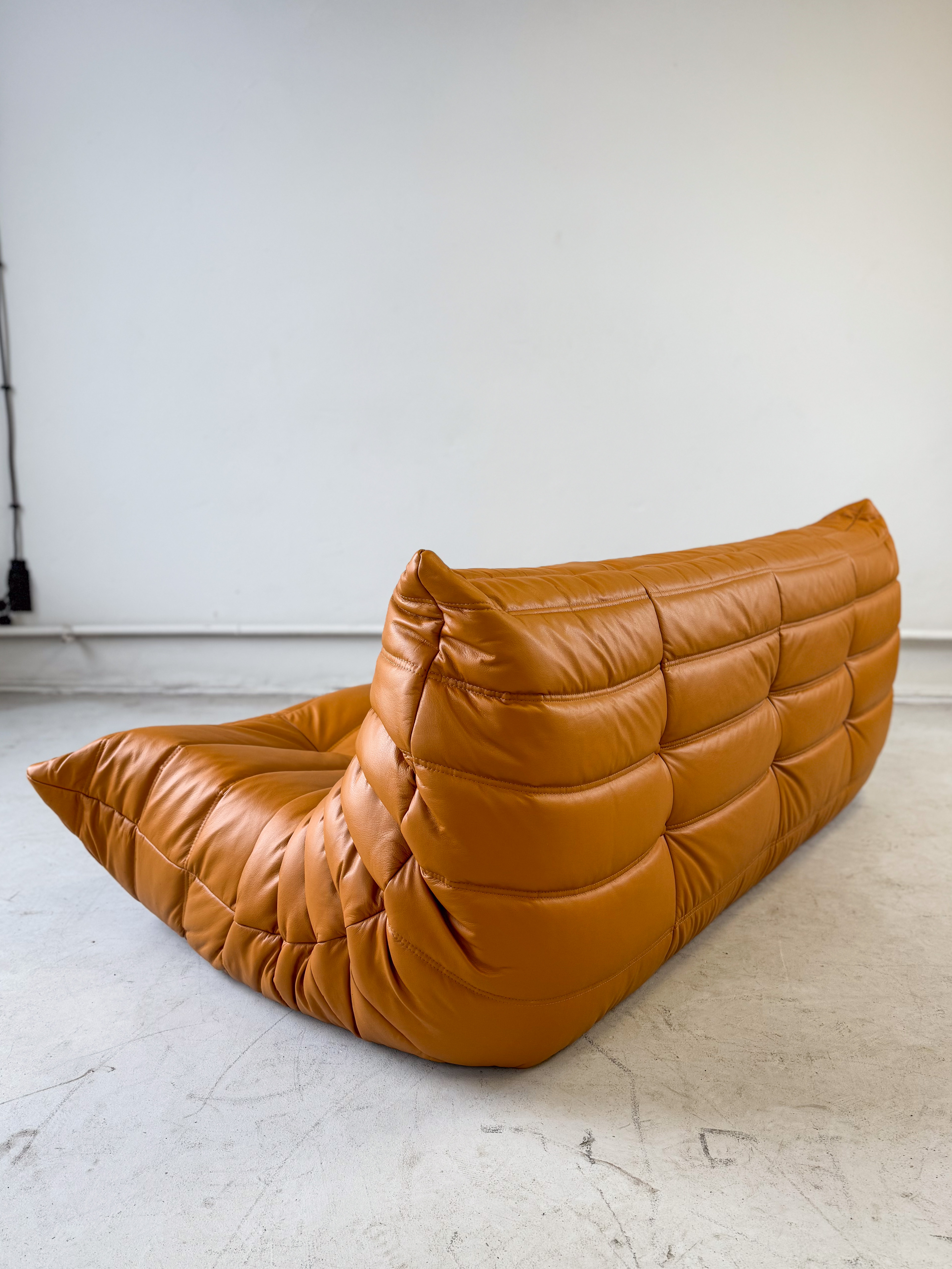 Togo Sofa 3-Sitzer Hochglanzleder Cognac Hell