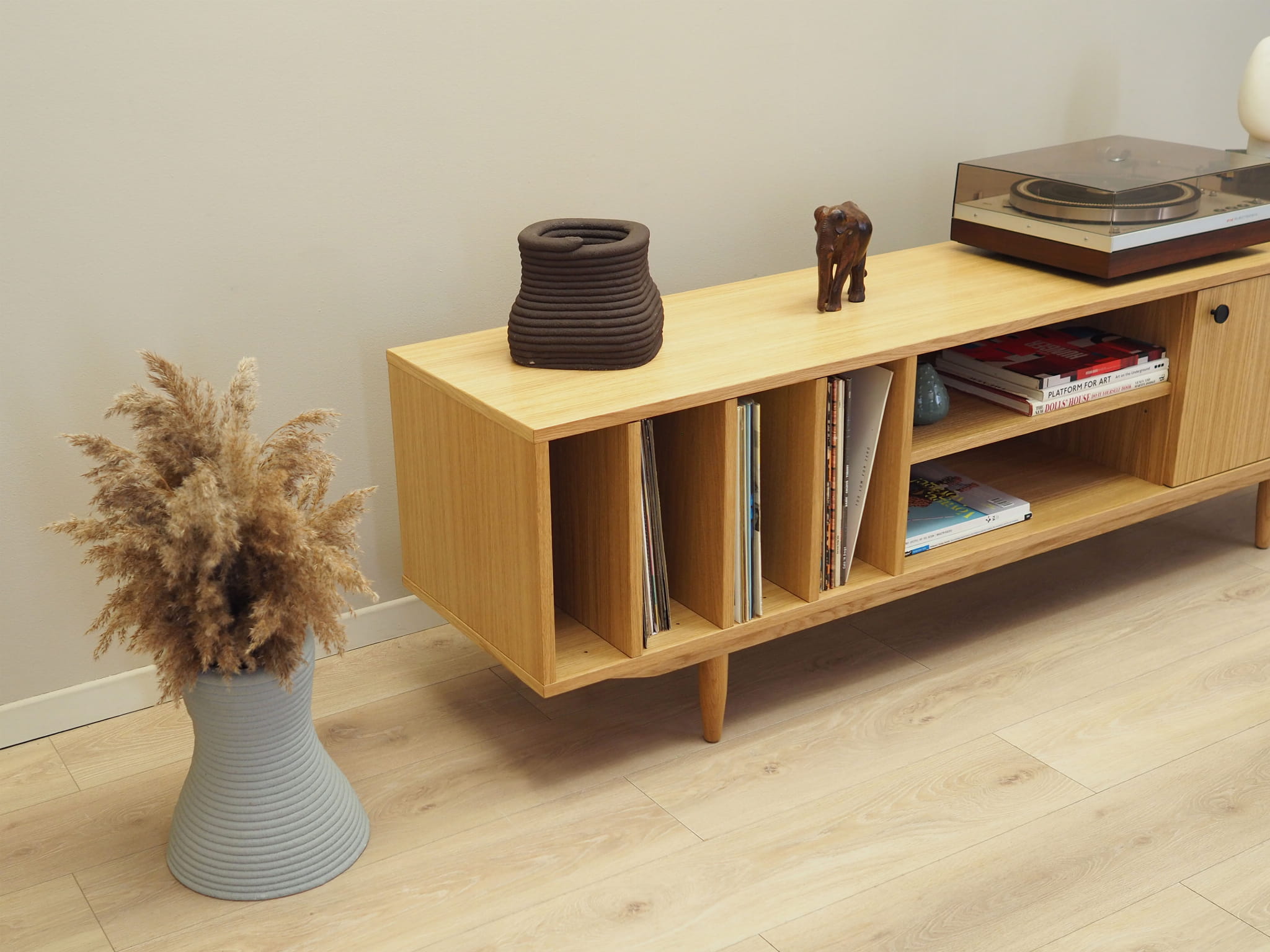 D-S19 Vinylschrank Eichenfurnier