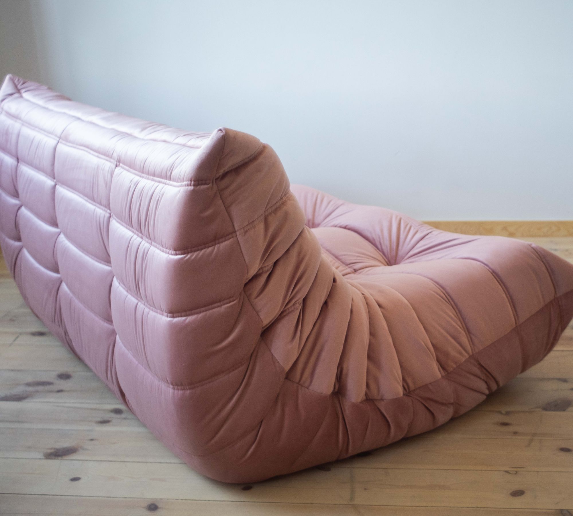 Divano Togo 3 posti velluto rosa perla