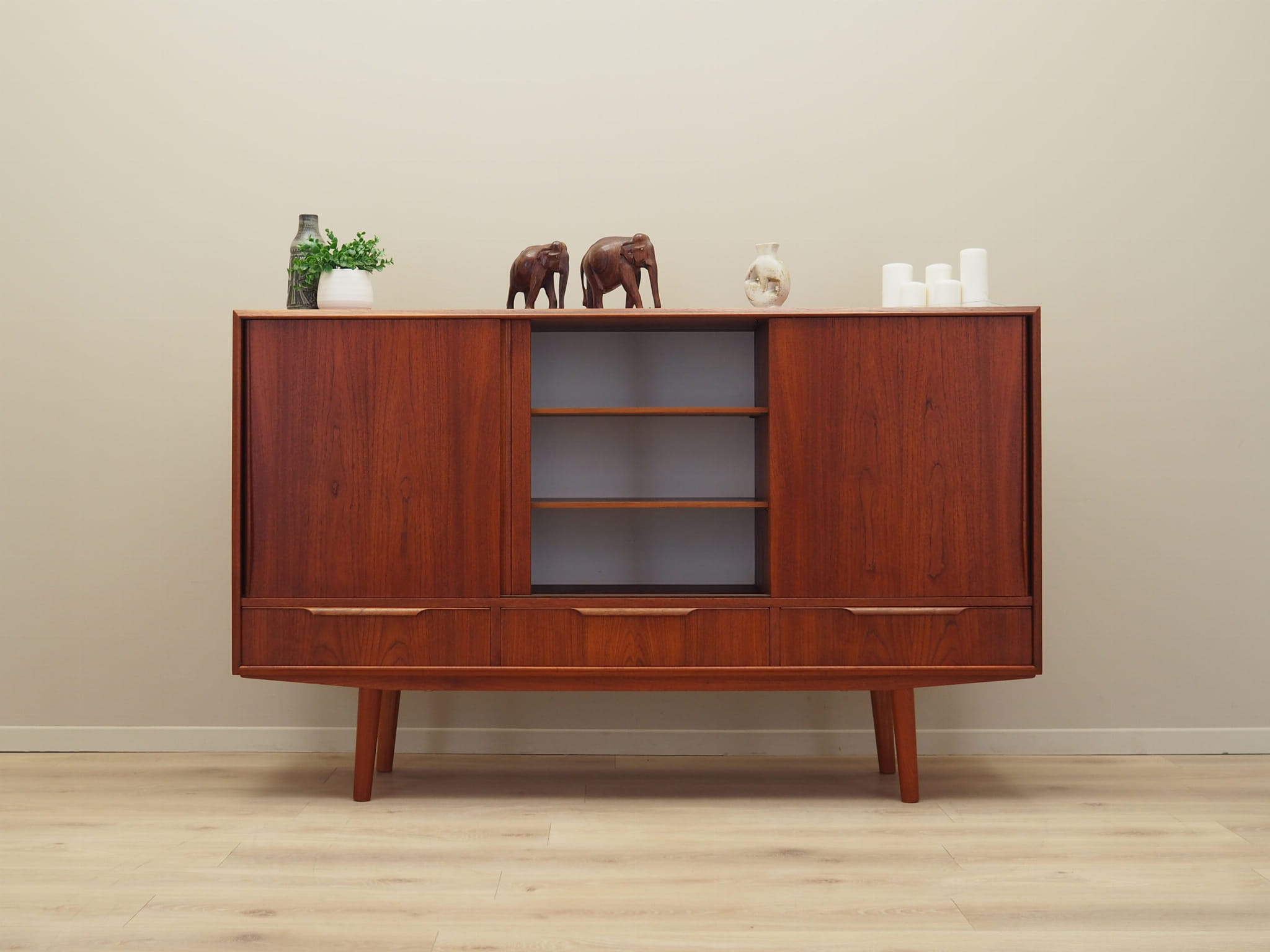 Highboard Teakholz Braun 1970er Jahre