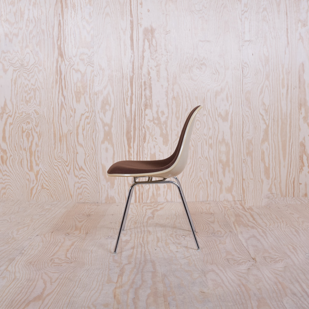 Eames Plastic side Chair DSX Vollpolster Braun