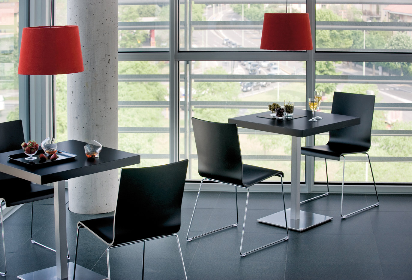 Kuadra 1328 Kufengestell Schwarz