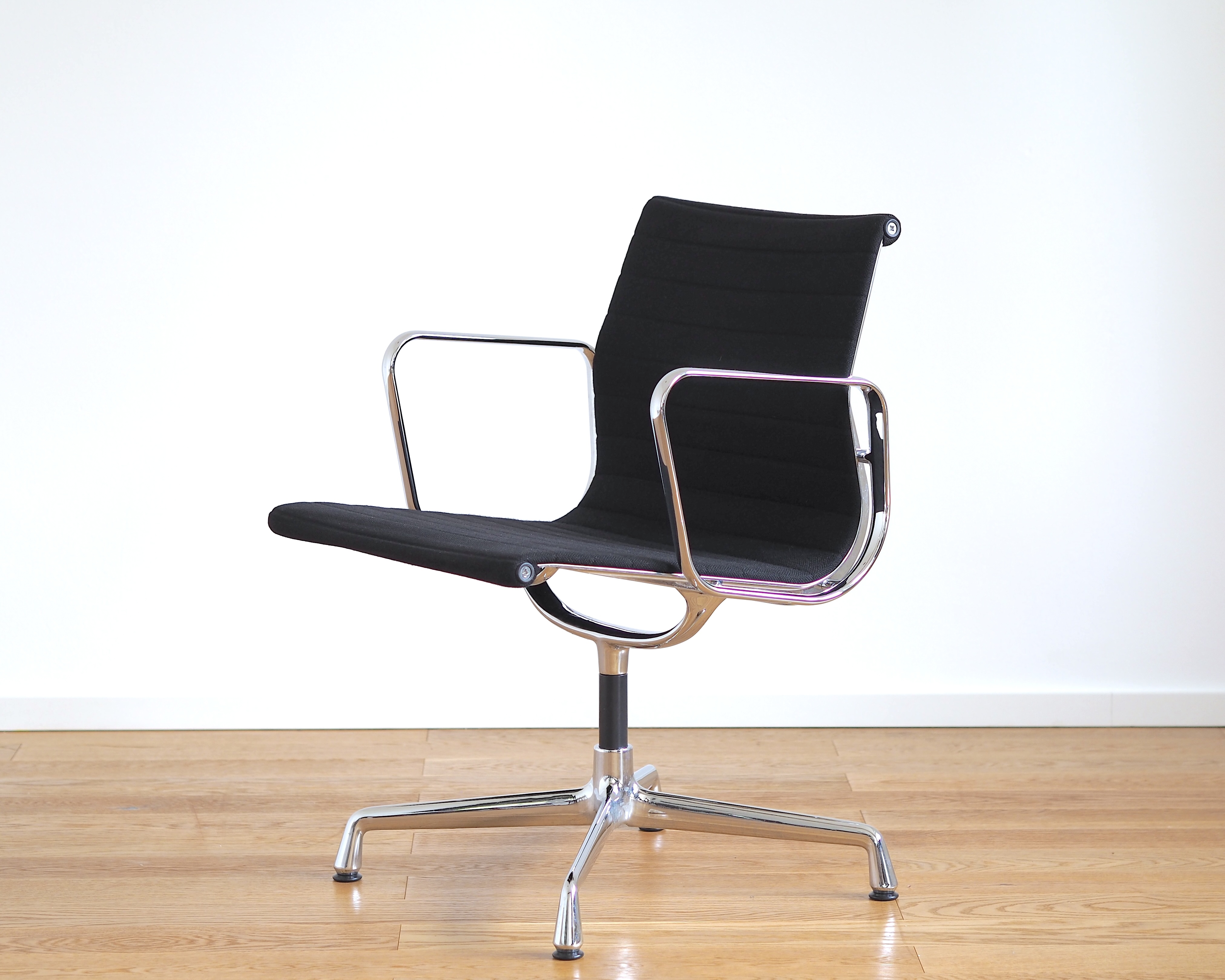 Aluminium Chair EA 107 Hopsack Schwarz