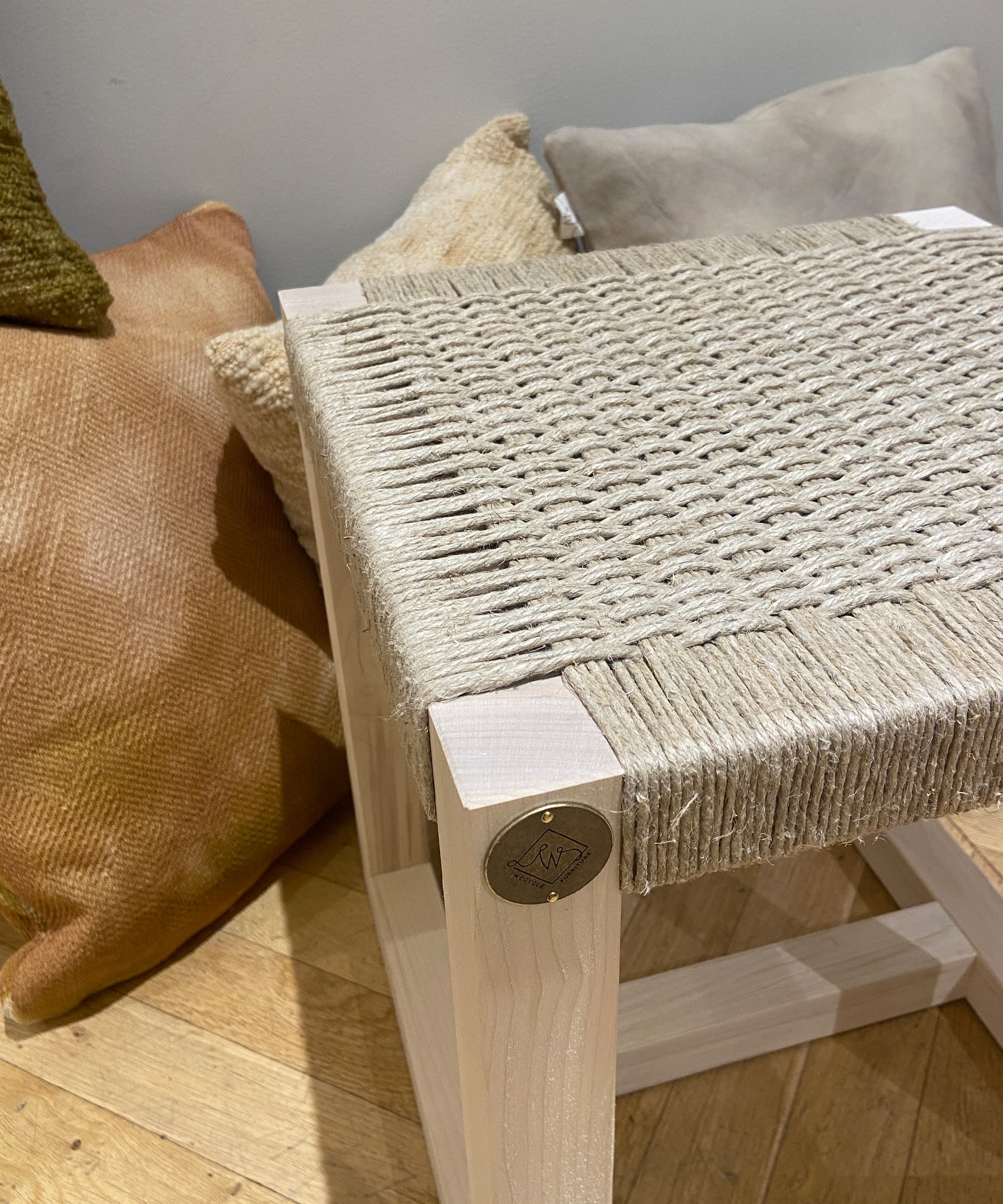 DIY-Hocker aus Korbgeflecht