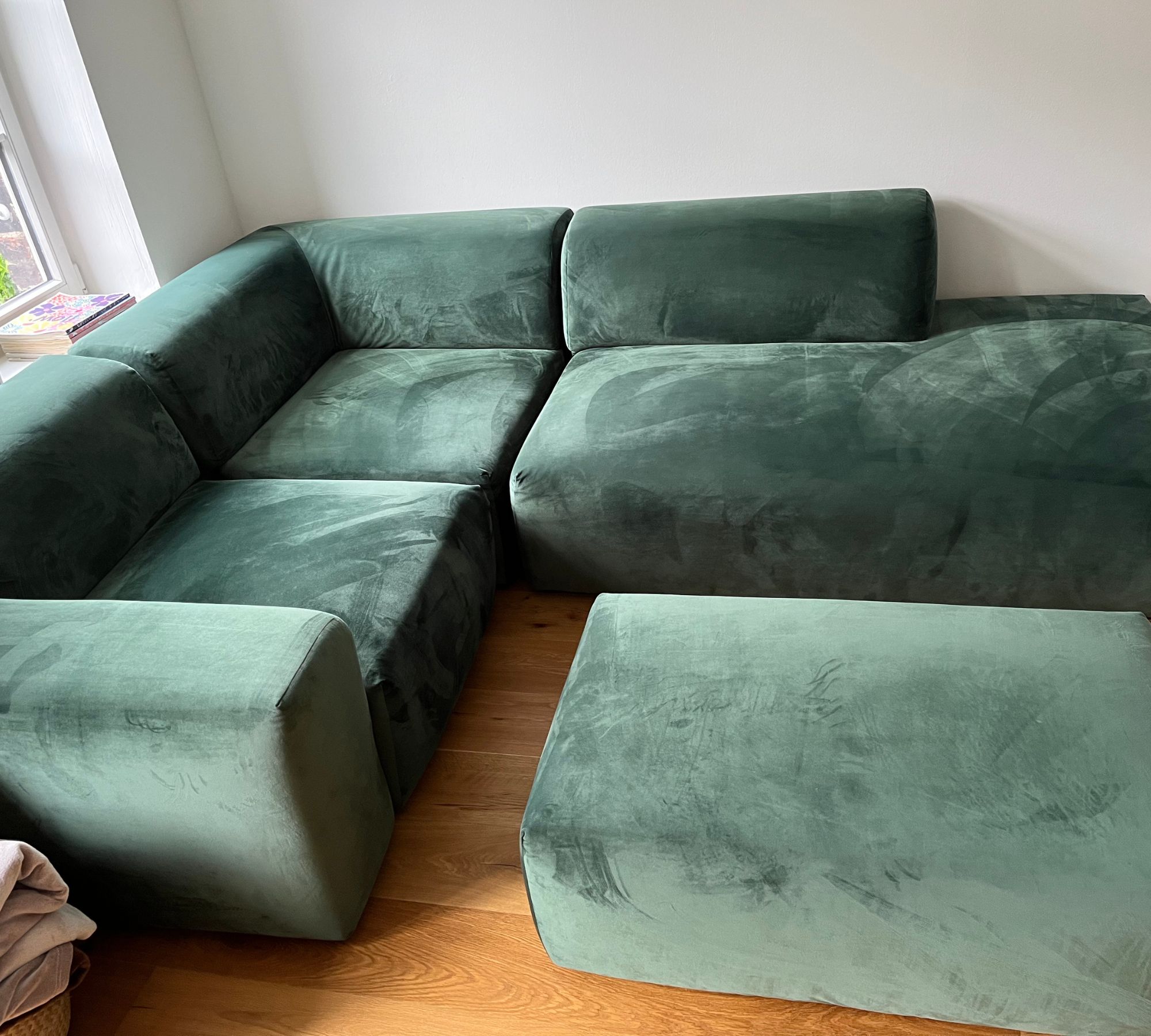 Pyllow Sofa Récamiere Rechts inkl. Hocker Samt Tannengrün 
