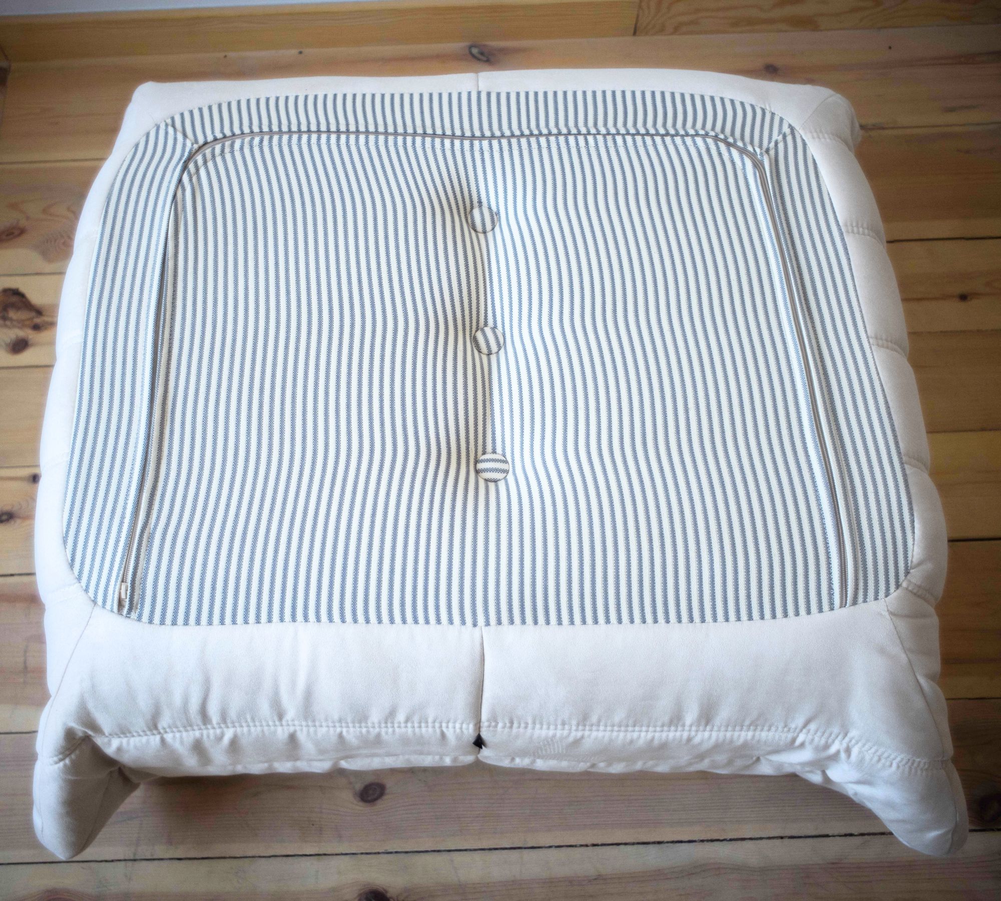 Togo Ottoman Samt Hellbeige