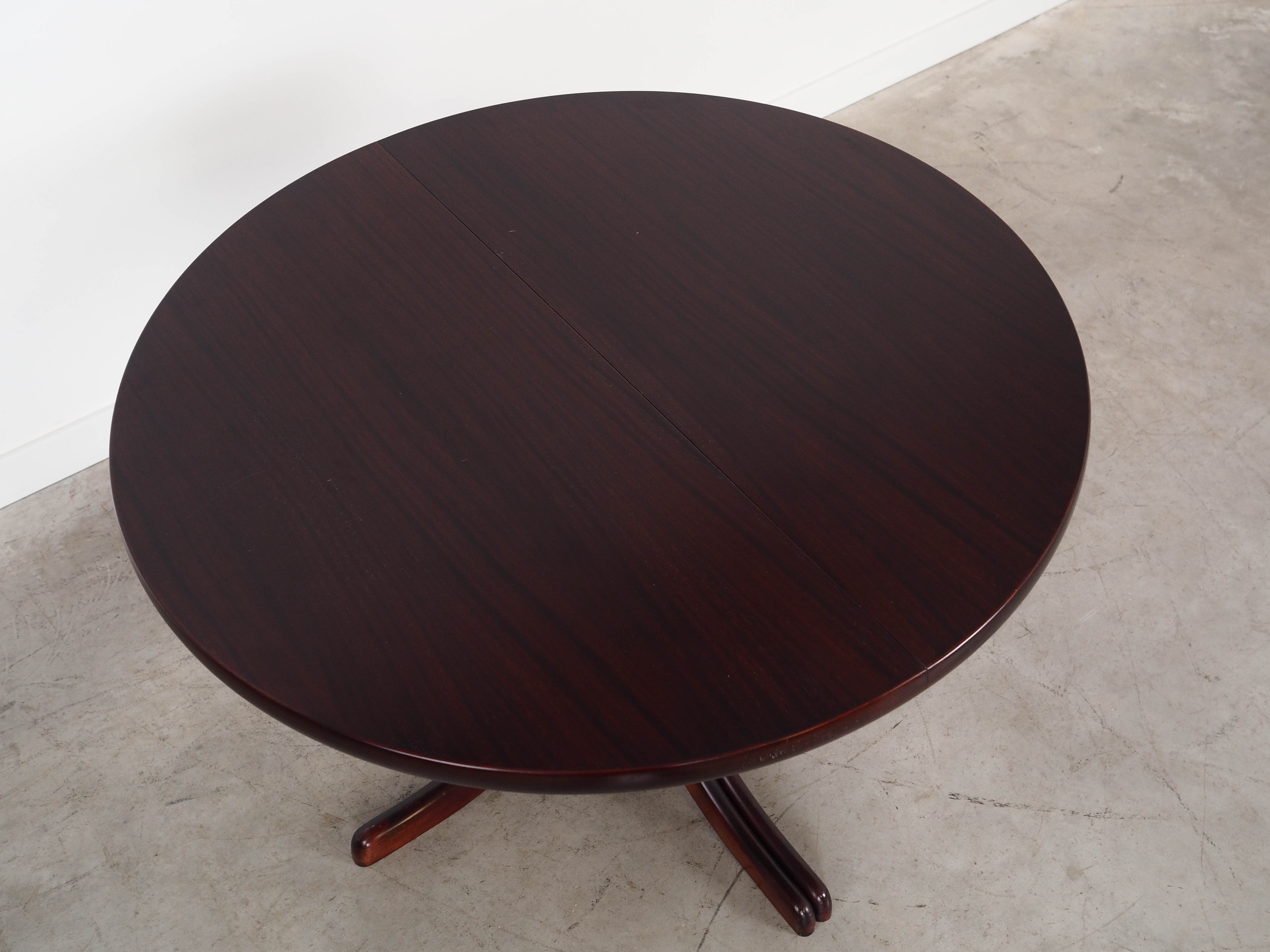 Mahogany table Dark brown 1970s Ø115cm