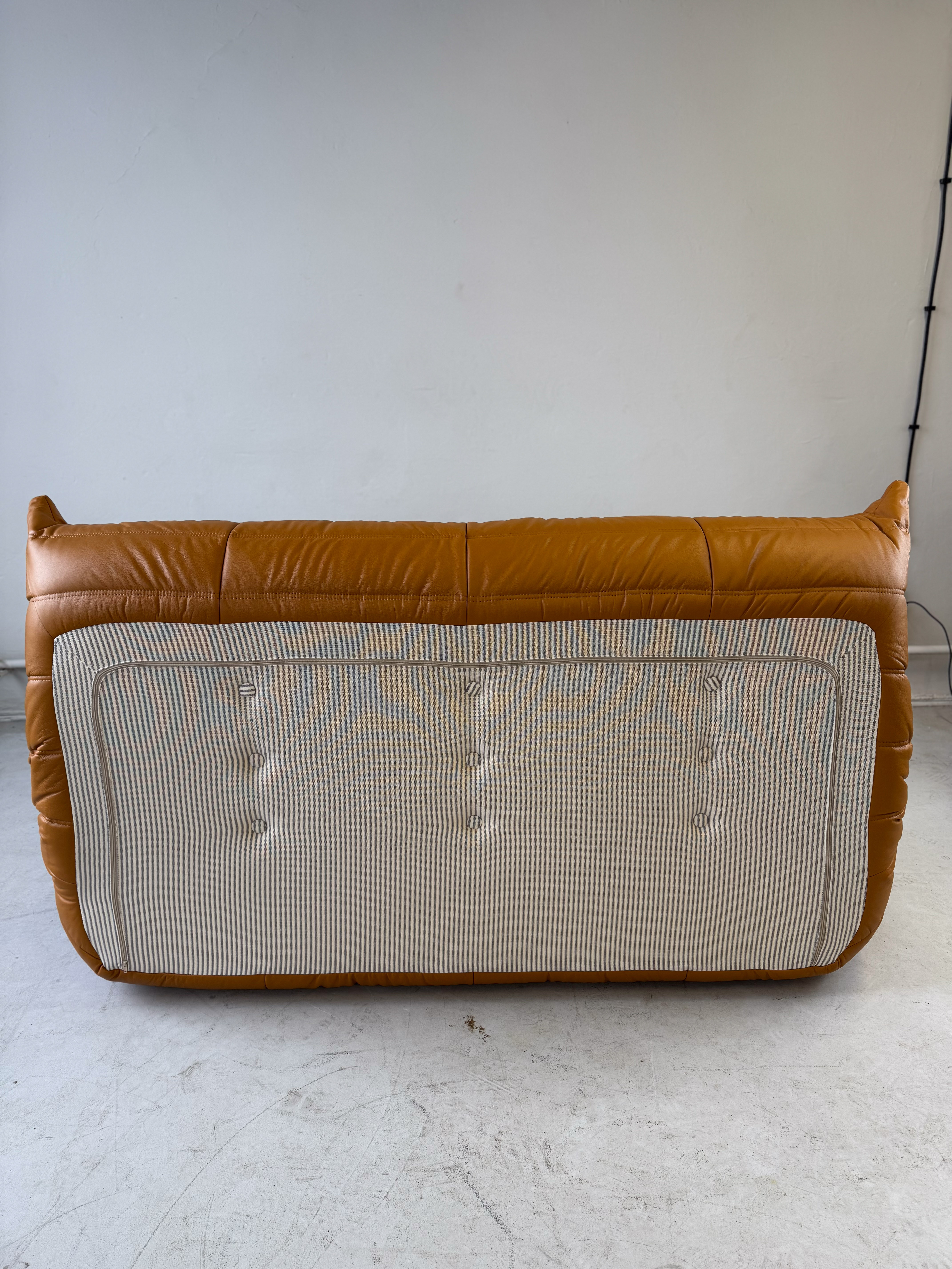 Togo Sofa 3-Sitzer Hochglanzleder Cognac Hell