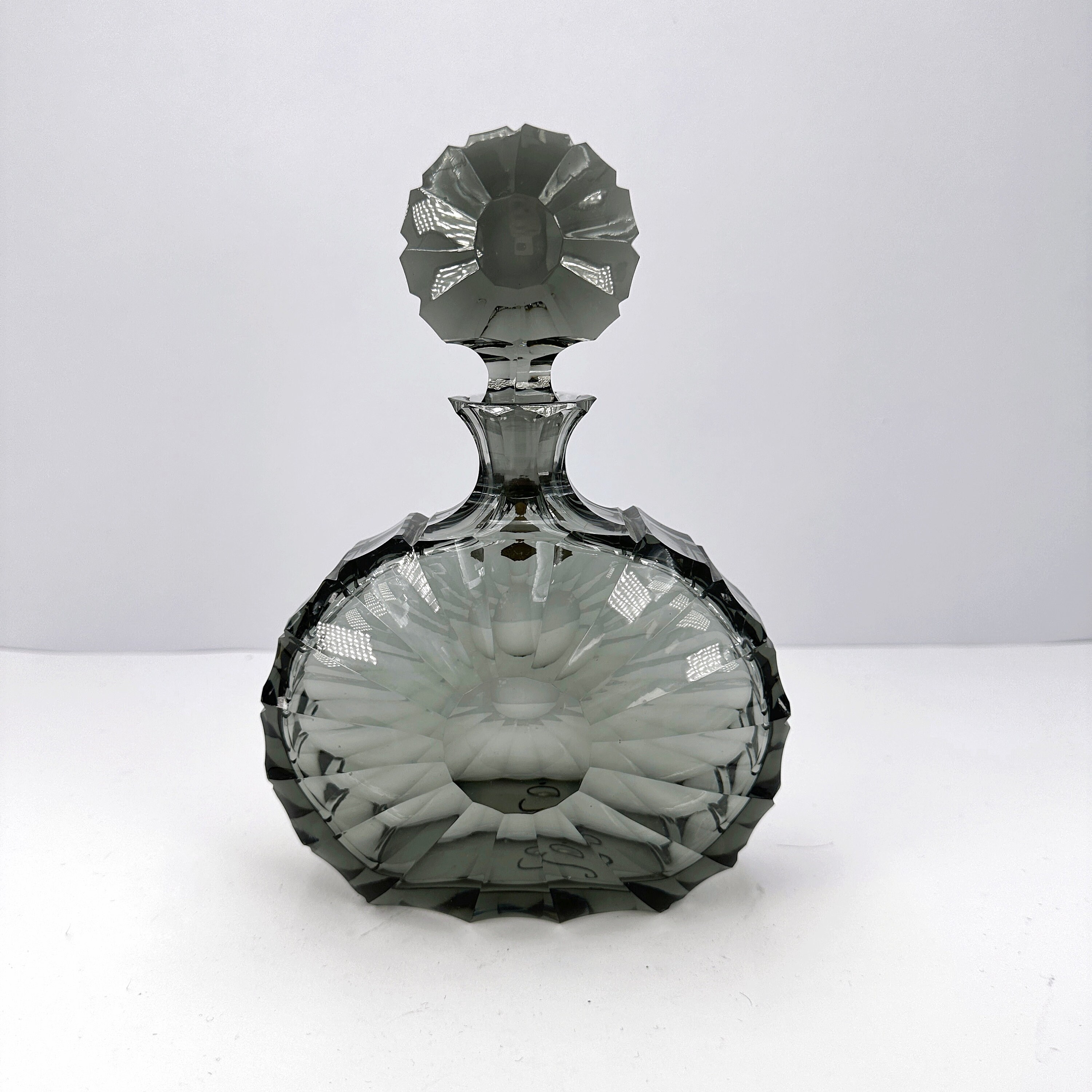 Midcentury Kristall-Dekanter / Karaffe Rauchglas Grau