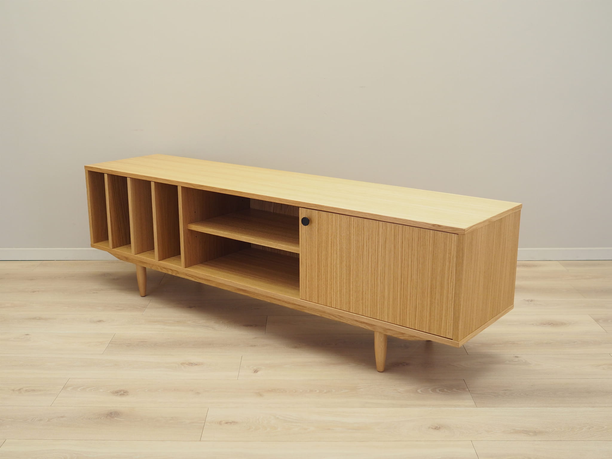 D-S19 Vinyl cabinet Oak veneer