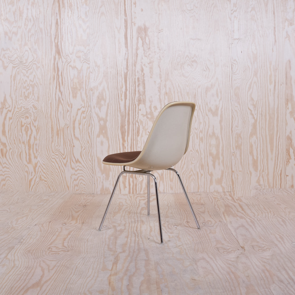 Eames Plastic side Chair DSX Vollpolster Braun